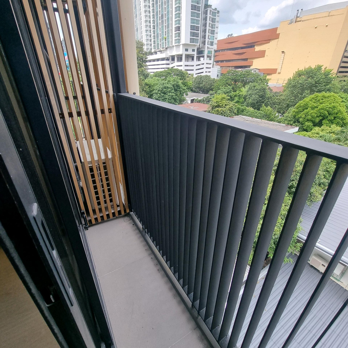 For RentCondoSukhumvit, Asoke, Thonglor : 🔥For urgent rent 🔥Noble Ambience Sukhumvit 42, beautiful room, decorated in a minimalist style, located in the heart of the city, convenient transportation, near BTS Ekkamai ❗