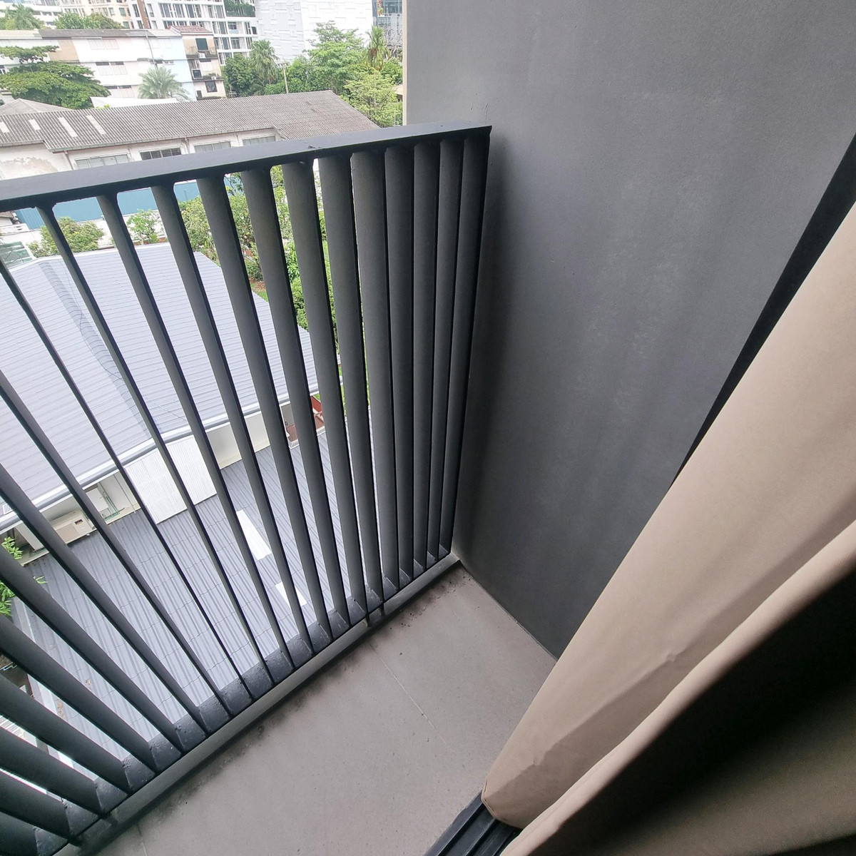 For RentCondoSukhumvit, Asoke, Thonglor : 🔥For urgent rent 🔥Noble Ambience Sukhumvit 42, beautiful room, decorated in a minimalist style, located in the heart of the city, convenient transportation, near BTS Ekkamai ❗