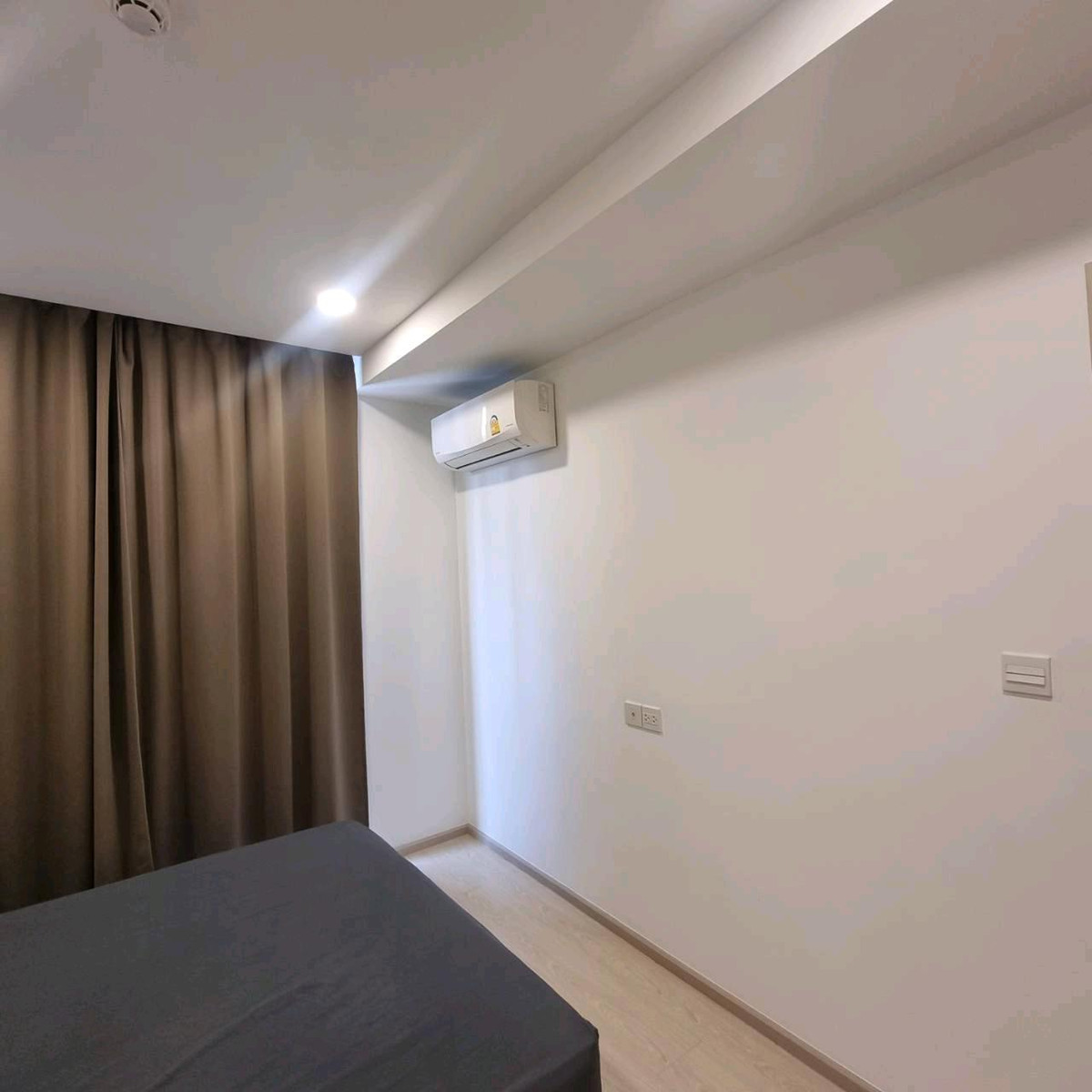 For RentCondoSukhumvit, Asoke, Thonglor : 🔥For urgent rent 🔥Noble Ambience Sukhumvit 42, beautiful room, decorated in a minimalist style, located in the heart of the city, convenient transportation, near BTS Ekkamai ❗