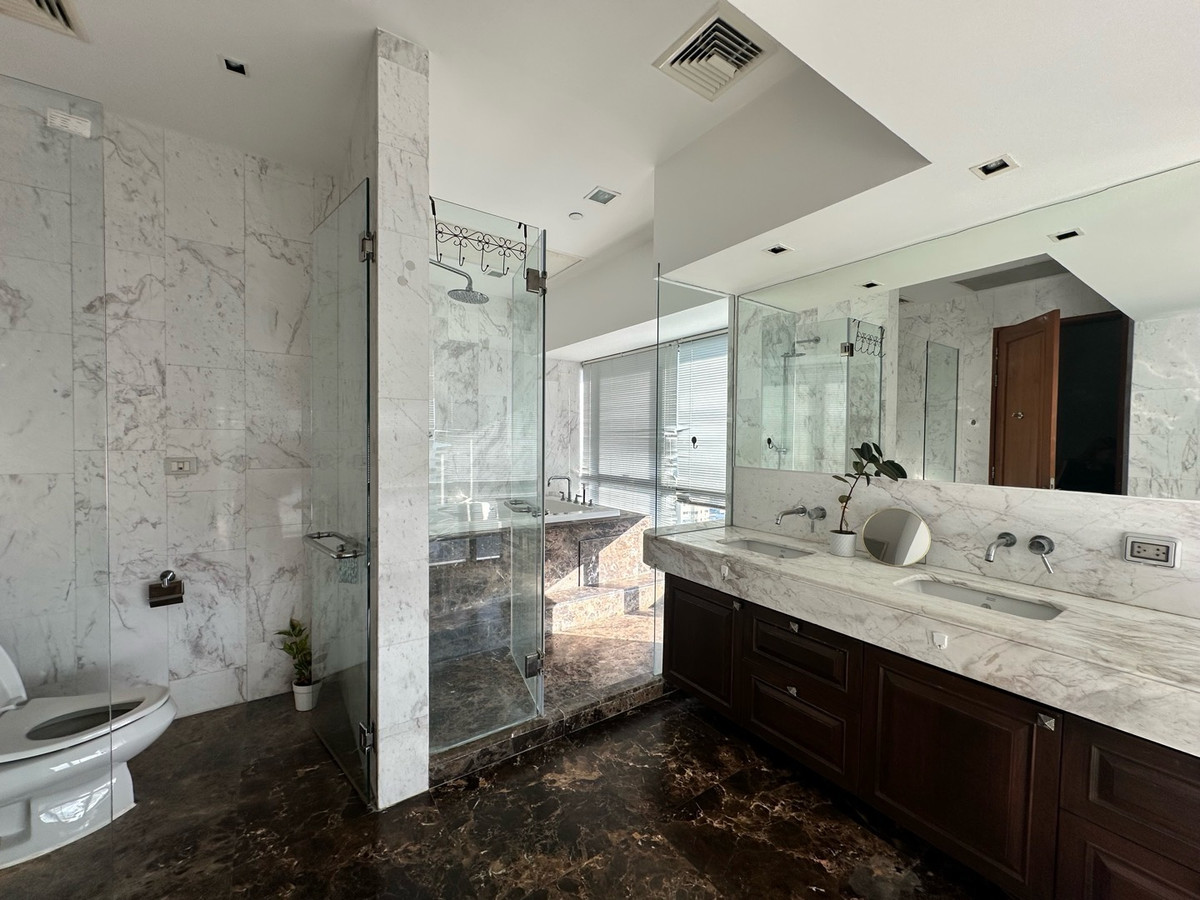 For SaleCondoSukhumvit, Asoke, Thonglor : Ultra Luxury Condo with Private Pool phrom phong area.