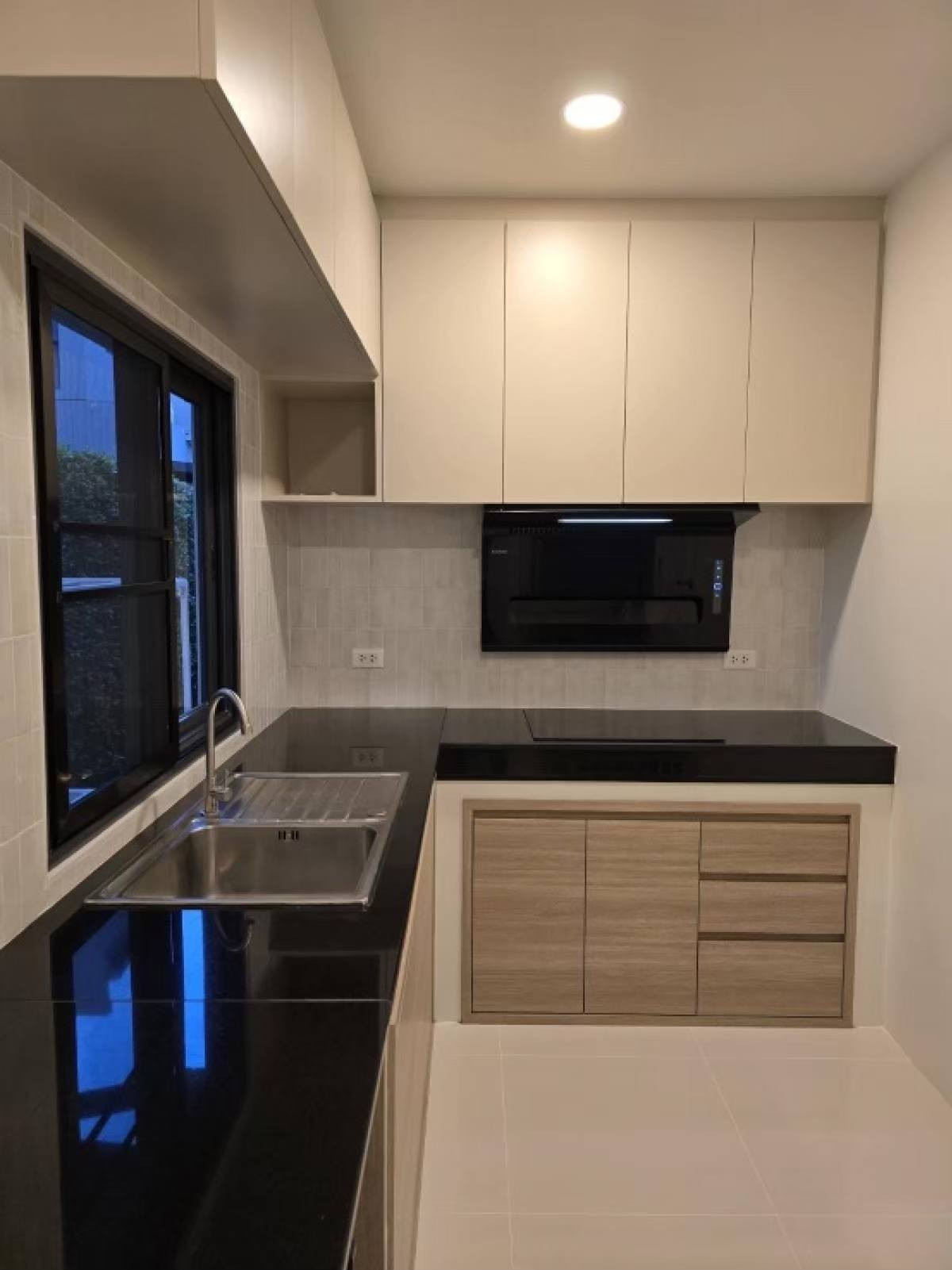 บ้านบางนา แบริ่ง ลาซาล : ให้เช่า Centro บางนา บ้านใหม่ 4 ห้องนอน ติดเมกาบางนา Fully furnished 