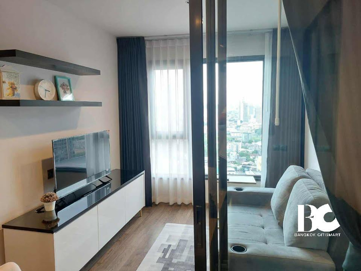 For RentCondoLadprao, Central Ladprao : ✨Life Ladprao Valley ✨📍 Great location next to BTS Ladprao Intersection and MRT Phahon Yothin.