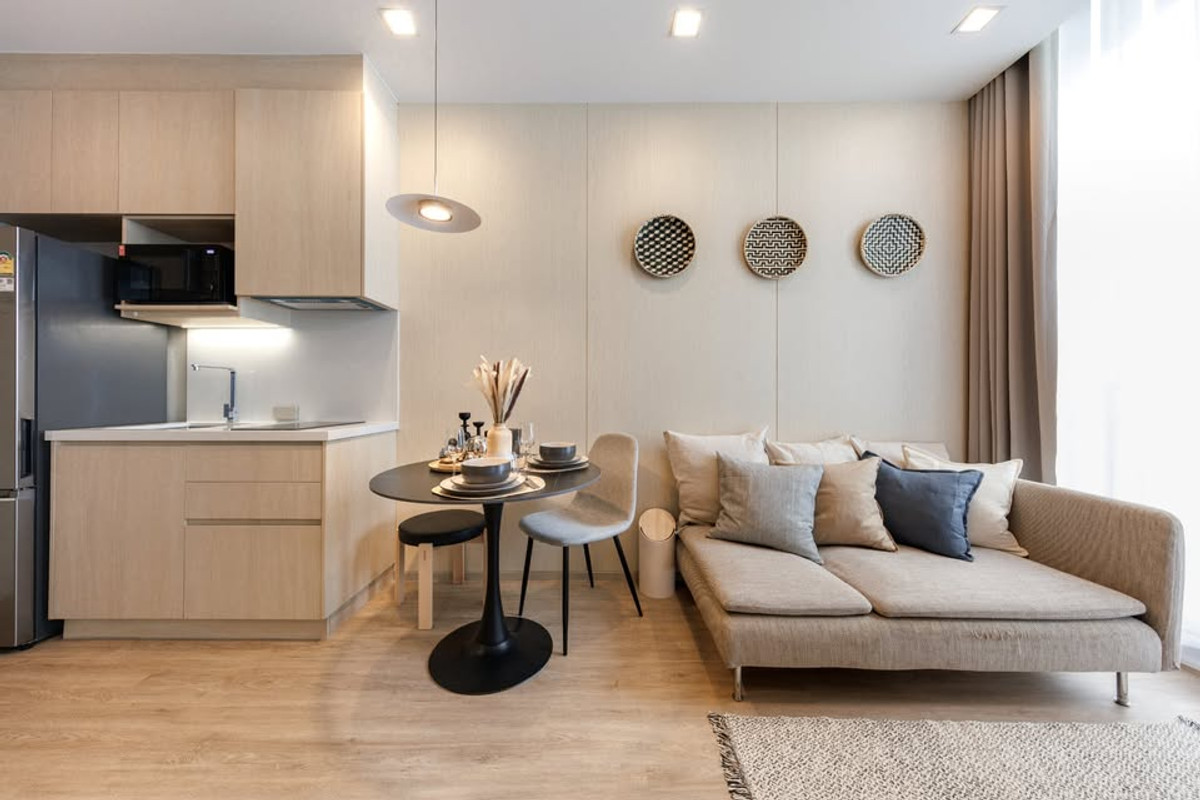 For RentCondoSukhumvit, Asoke, Thonglor : Condo, 21st floor, fully furnished, beautifully decorated, for rent in Phrom Phong-Asoke area, near BTS Phrom Phong, only 550 meters.