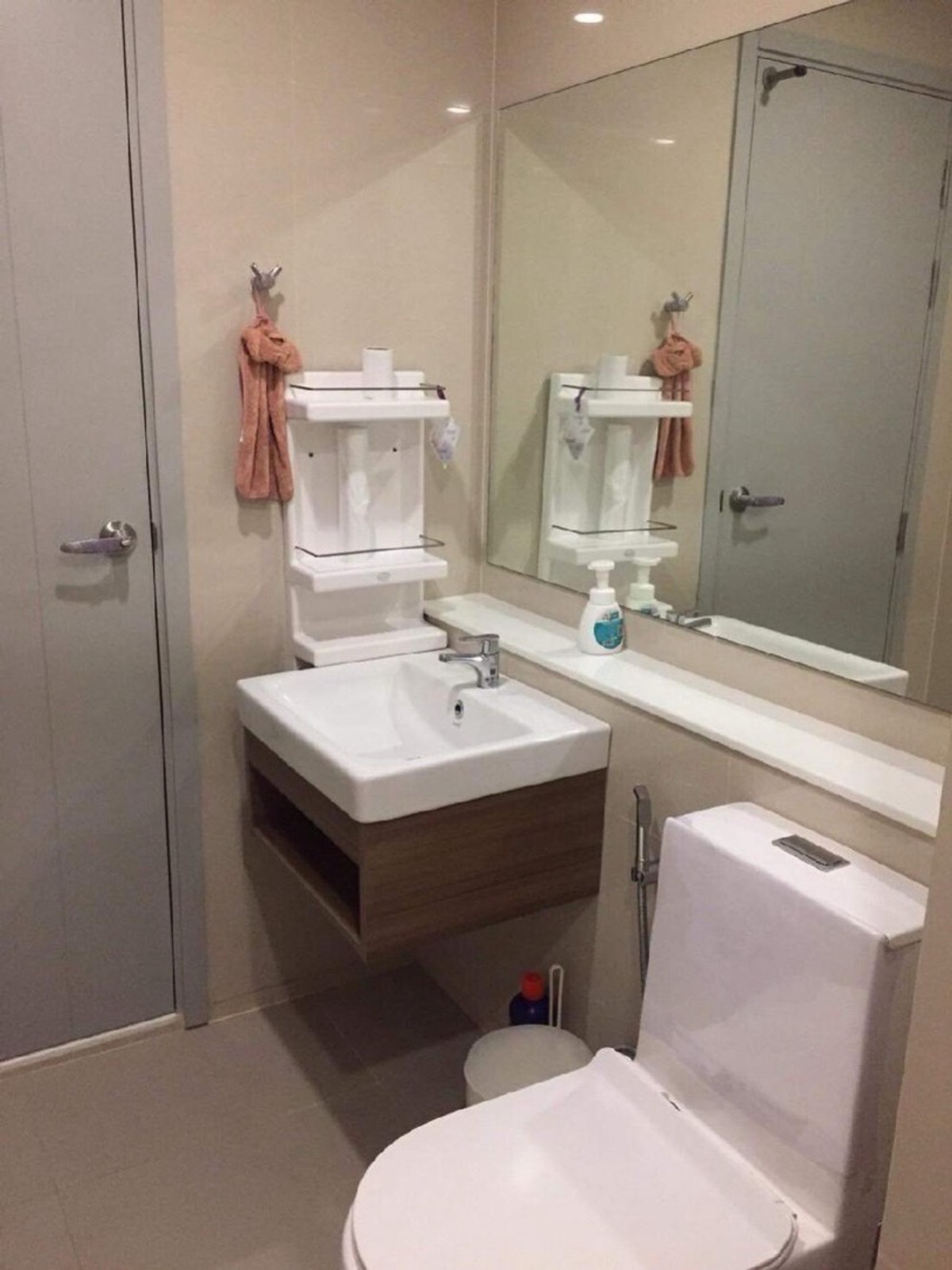 ขายคอนโดอ่อนนุช อุดมสุข : ขายด่วน Aspire Sukhumvit Onnut ห้องขนาด 36 ตร.ม ชั้น 3 ห้องรีโนเวทสวยมาก พร้อมเข้าอยู่ ซื้ออยู่เองหรือลงทุนก็คุ้มมากๆ ราคา 2,550,000 บาท 