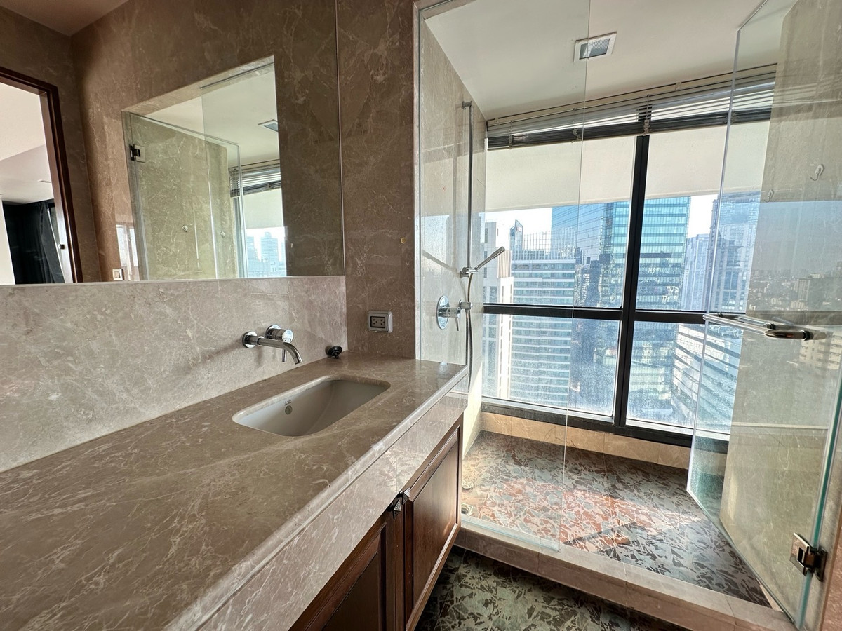 For SaleCondoSukhumvit, Asoke, Thonglor : Ultra Luxury Condo with Private Pool phrom phong area.