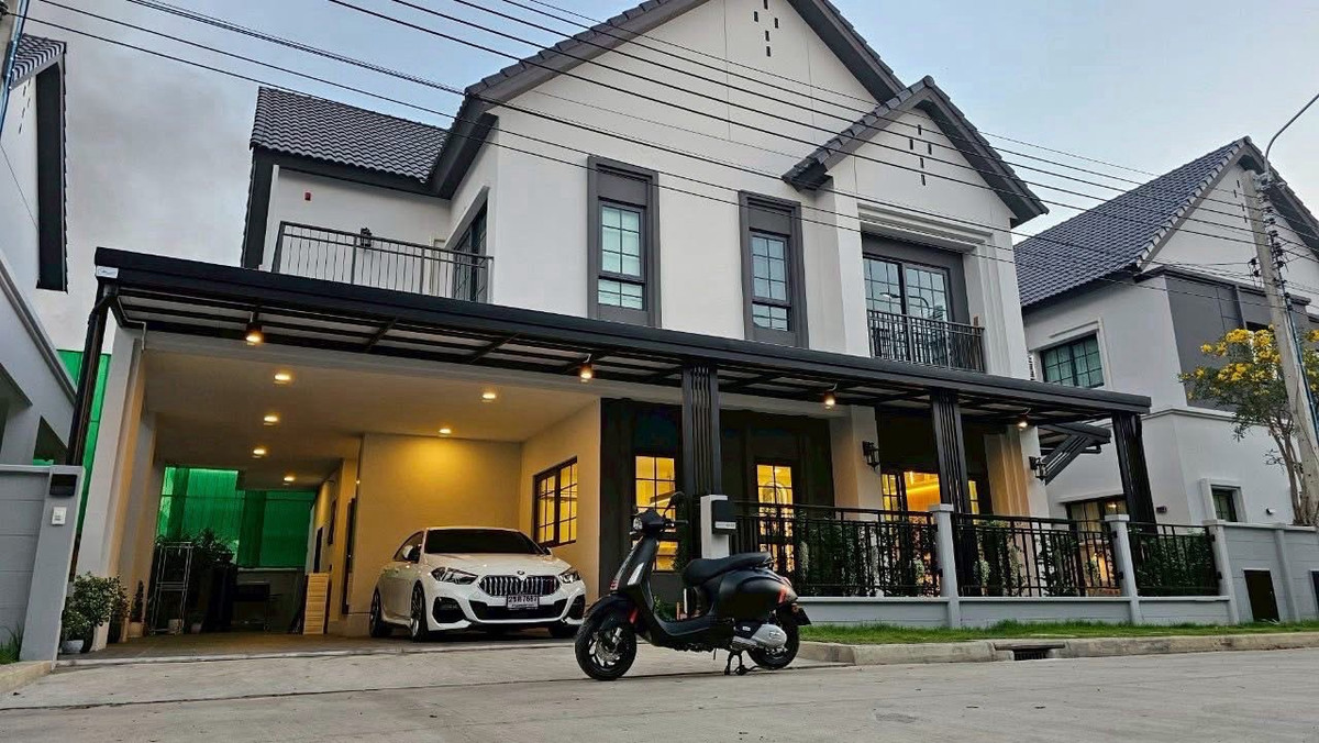 For RentHouseBangna, Bearing, Lasalle : 📢👇2-Storey Single House, North Facing, Near MEGA Bangna, Thai Nakarin Hospital, Suvarnabhumi Airport, and Expressway Access