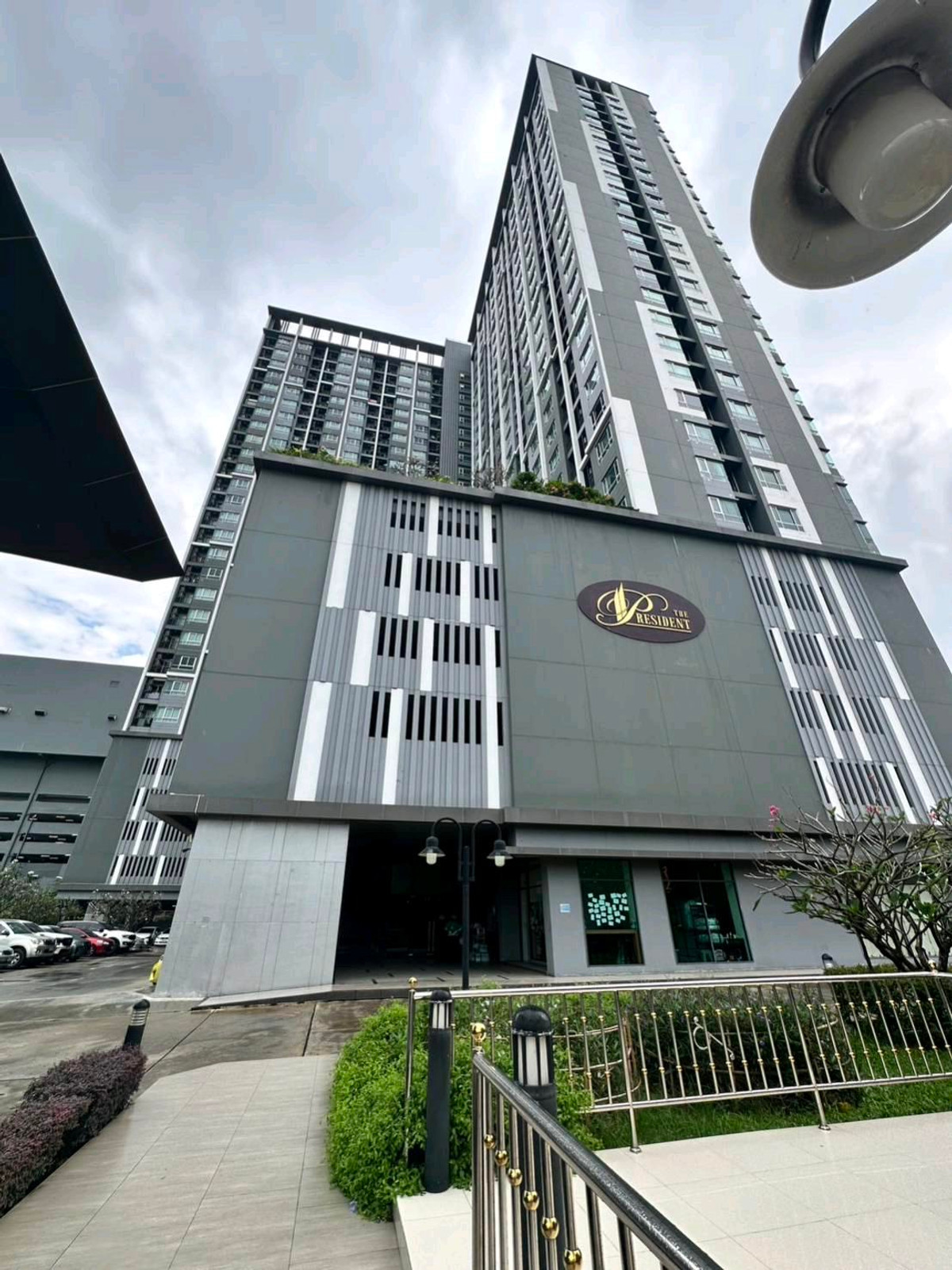 ขายคอนโดบางแค เพชรเกษม : ขาย คอนโดติดห้างเดอะมอลล์บางแค ให้ ใกล้ MRT ติดรถไฟฟ้าเดินทางสะดวก