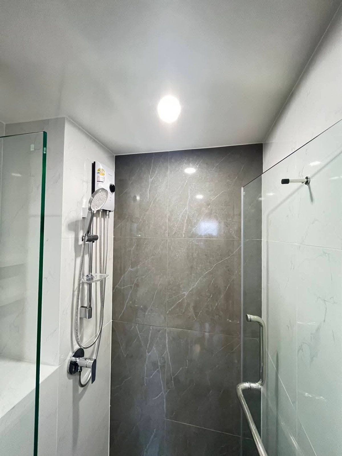 For RentCondoSamut Prakan,Samrong : For rent 📍 Origin Plug & Play E22 Station 📍 Fully furnished and equipped, near BTS Sai Luat