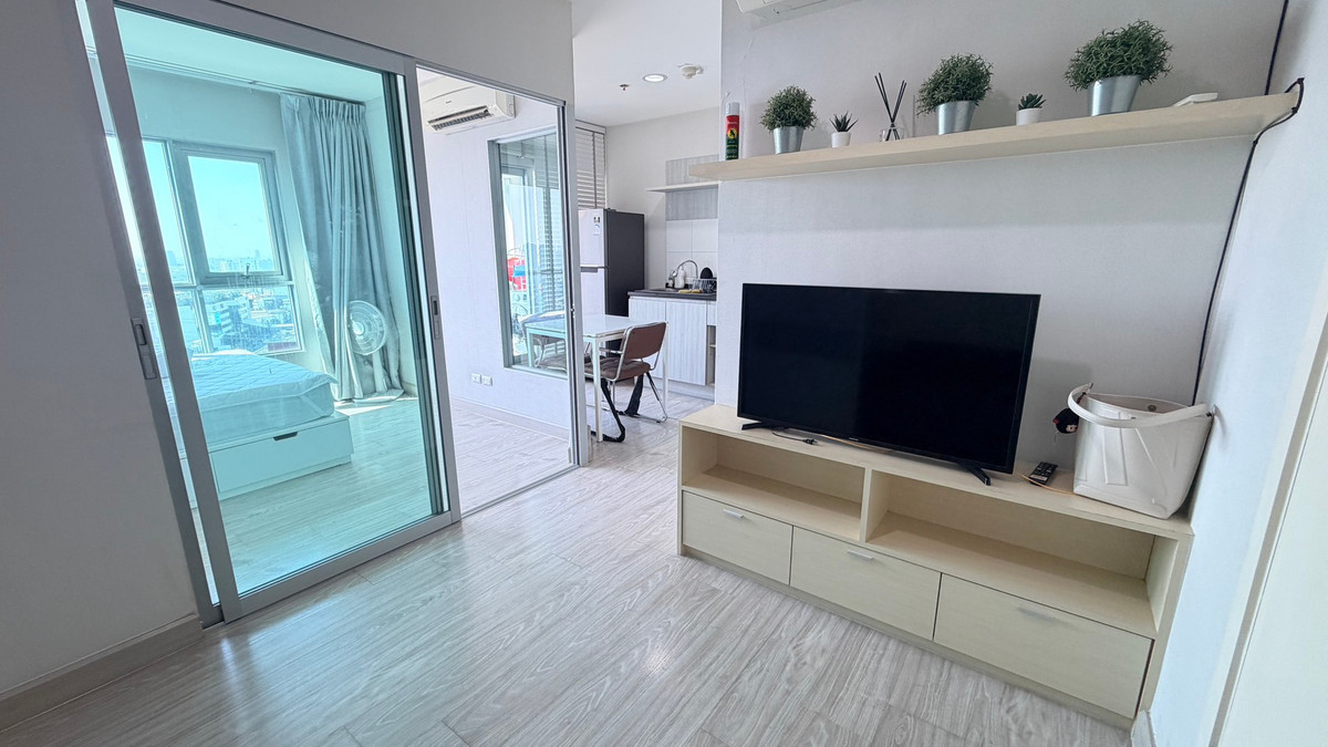 For RentCondoChaengwatana, Muangthong : Available and ready to rent Aspire Ngamwongwan (Aspire Ngamwongwan) Condo with beautiful view, 26th floor, separated room 💫