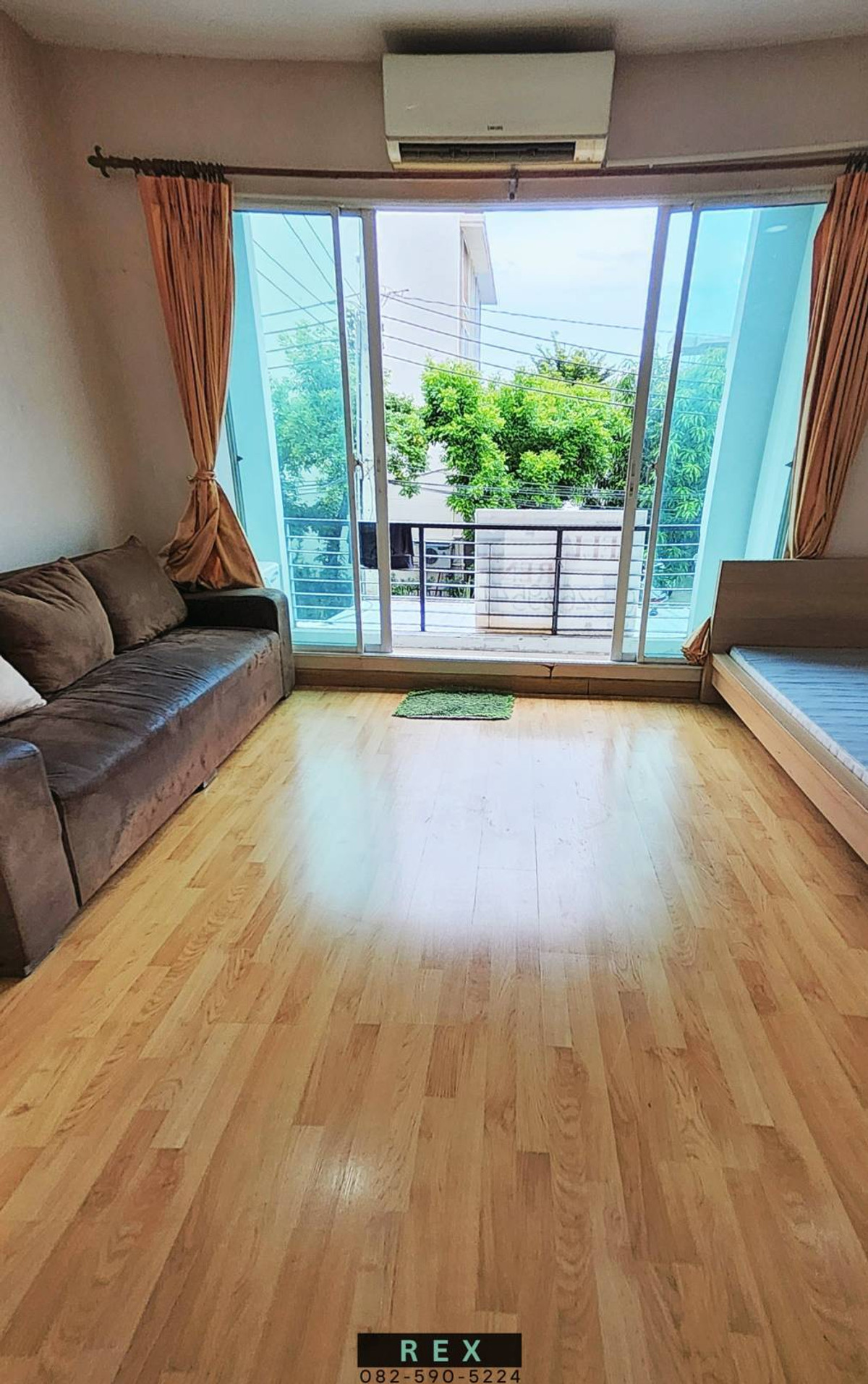 For SaleTownhomeRatchadapisek, Huaikwang, Suttisan : Townhome for sale Baan Klang Muang Ratchada 36, ​​Baan Klang Muang Ratchada 36, ​​near Ratchada Criminal Court, Ratchada-Lat Phrao intersection.