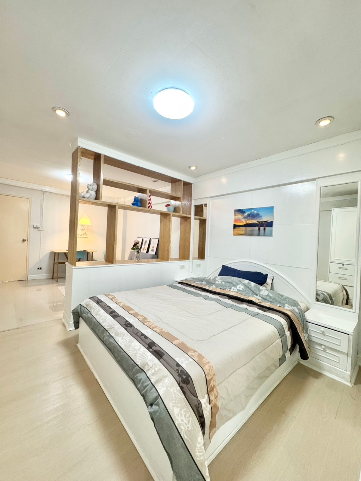 For SaleCondoRatchadapisek, Huaikwang, Suttisan : 💥Really cheap in this area! Newly renovated condo, close to the BTS, just over 600,000! Good location, great price! Ready to move in, in the heart of Ratchada-Suea Yai, near MRT Lat Phrao / MRT Yellow Line / Chandrakasem Village / Chokchai 4.