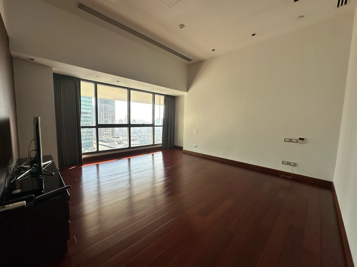 For SaleCondoSukhumvit, Asoke, Thonglor : Ultra Luxury Condo with Private Pool phrom phong area.