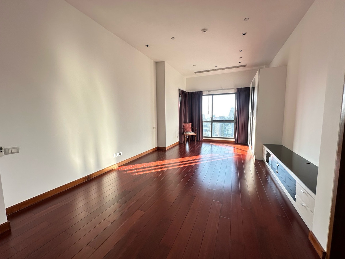 For SaleCondoSukhumvit, Asoke, Thonglor : Ultra Luxury Condo with Private Pool phrom phong area.