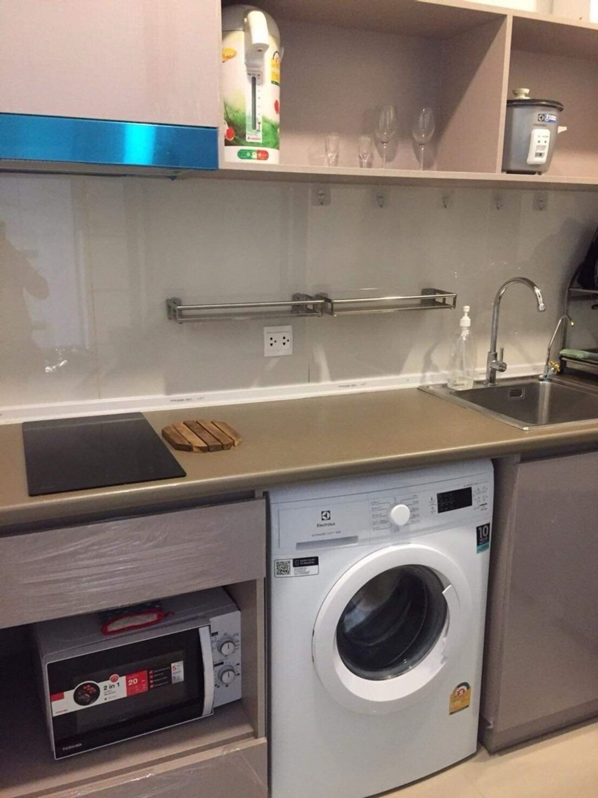 ขายคอนโดอ่อนนุช อุดมสุข : ขายด่วน Aspire Sukhumvit Onnut ห้องขนาด 36 ตร.ม ชั้น 3 ห้องรีโนเวทสวยมาก พร้อมเข้าอยู่ ซื้ออยู่เองหรือลงทุนก็คุ้มมากๆ ราคา 2,550,000 บาท 