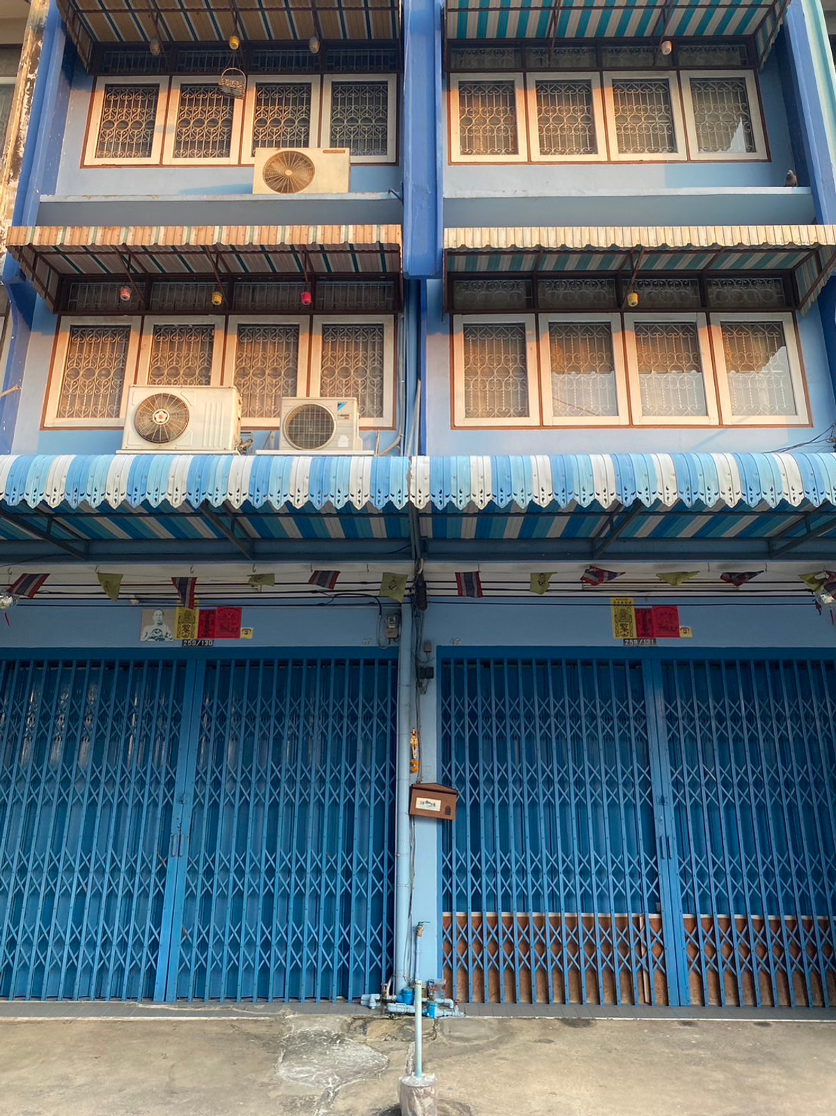 ขายอาคารพาณิชย์บางแค เพชรเกษม : ขายอาคารพาณิชย์ 3 ชั้น 2 คูหา 20 ตร.ว. 80 ตร.ม. มีดาดฟ้า ซอยเพชรเกษม 25/2 ใกล้รถไฟฟ้าBTS บางหว้า ซีคอนบางแค