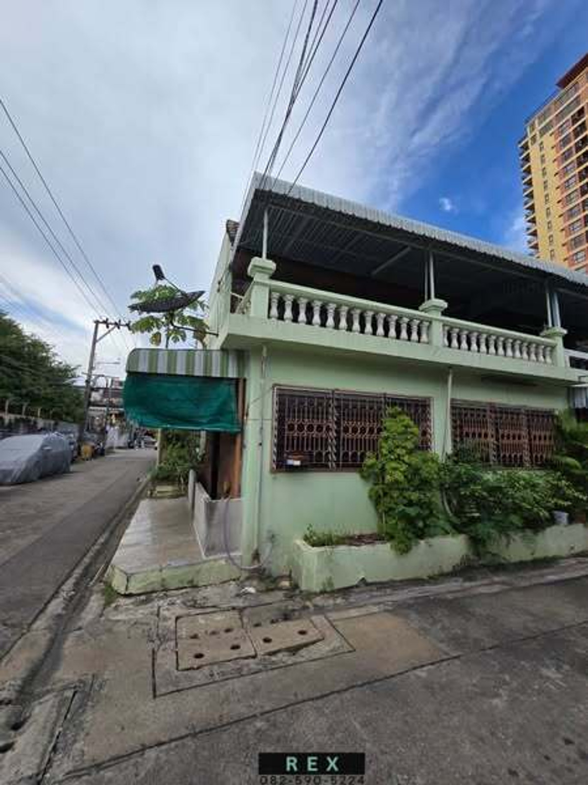For SaleTownhomeRatchadapisek, Huaikwang, Suttisan : Townhouse for sale, Pracharat Bamphen, Huai Khwang, Lat Phrao 80, near MRT Huai Khwang.