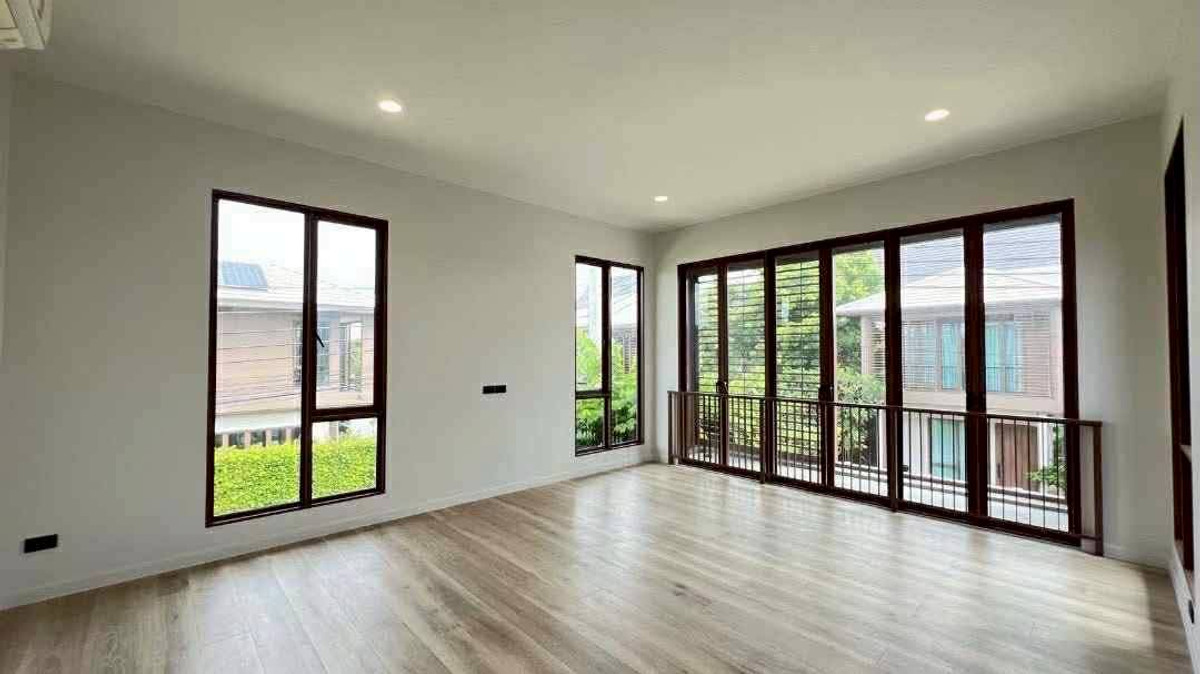 For SaleHousePattanakan, Srinakarin : Resort-Style Luxury Home at Burasiri Krungthep Kreetha | Spacious 300 sq.m. in Prime Krungthep Kreetha Please call: 082-894-4624
