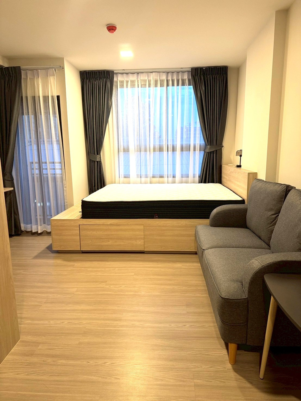 For RentCondoSamut Prakan,Samrong : Condo for rent, The Move Sukhumvit 107 (The Muve Sukhumvit 107), 3rd floor, built-in, luxurious throughout the room, very beautiful, pets allowed, rental price 13,000 baht.