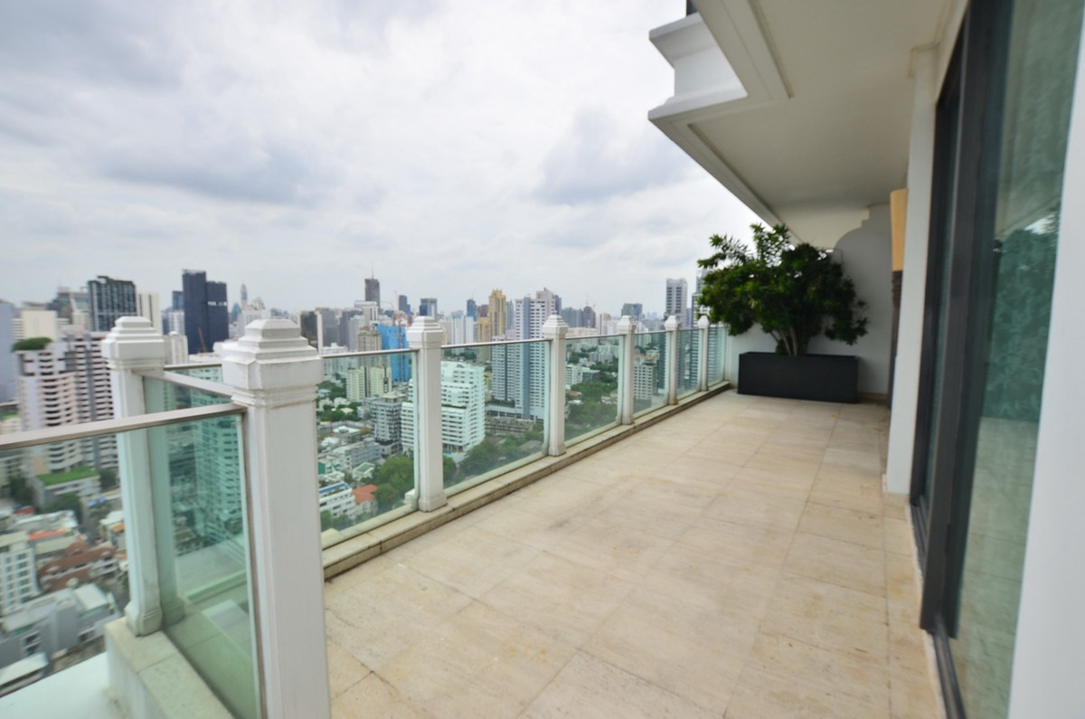 For SaleCondoSukhumvit, Asoke, Thonglor : Ultra Luxury Condo with Private Pool phrom phong area.