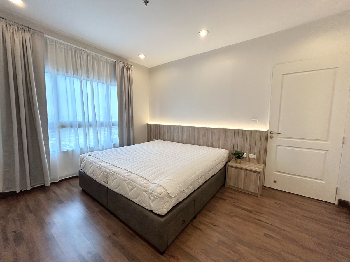 For RentCondoWongwianyai, Charoennakor : For rent Q House Sathorn, beautiful room, newly renovated, very luxurious, decorated, ready to move in.