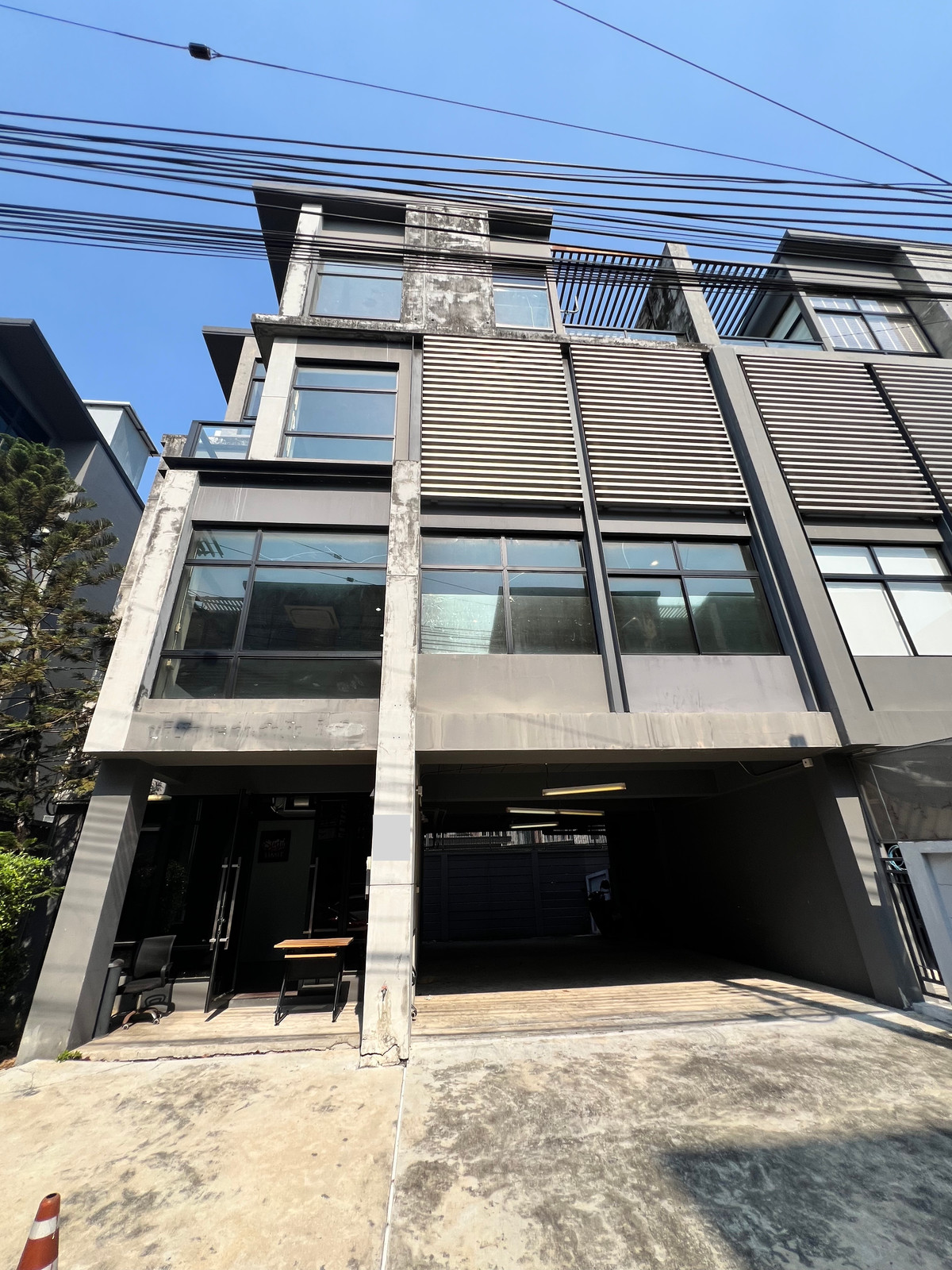 For RentHome OfficeRamkhamhaeng, Hua Mak : For rent: Home Office Standalone, 4 floors, Town in Town, Sriwara, open room.