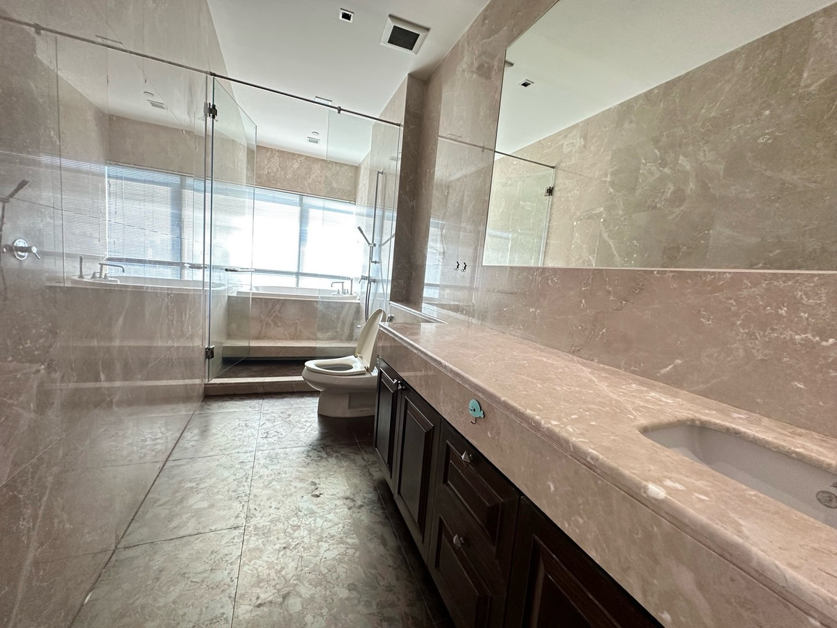 For SaleCondoSukhumvit, Asoke, Thonglor : Ultra Luxury Condo with Private Pool phrom phong area.