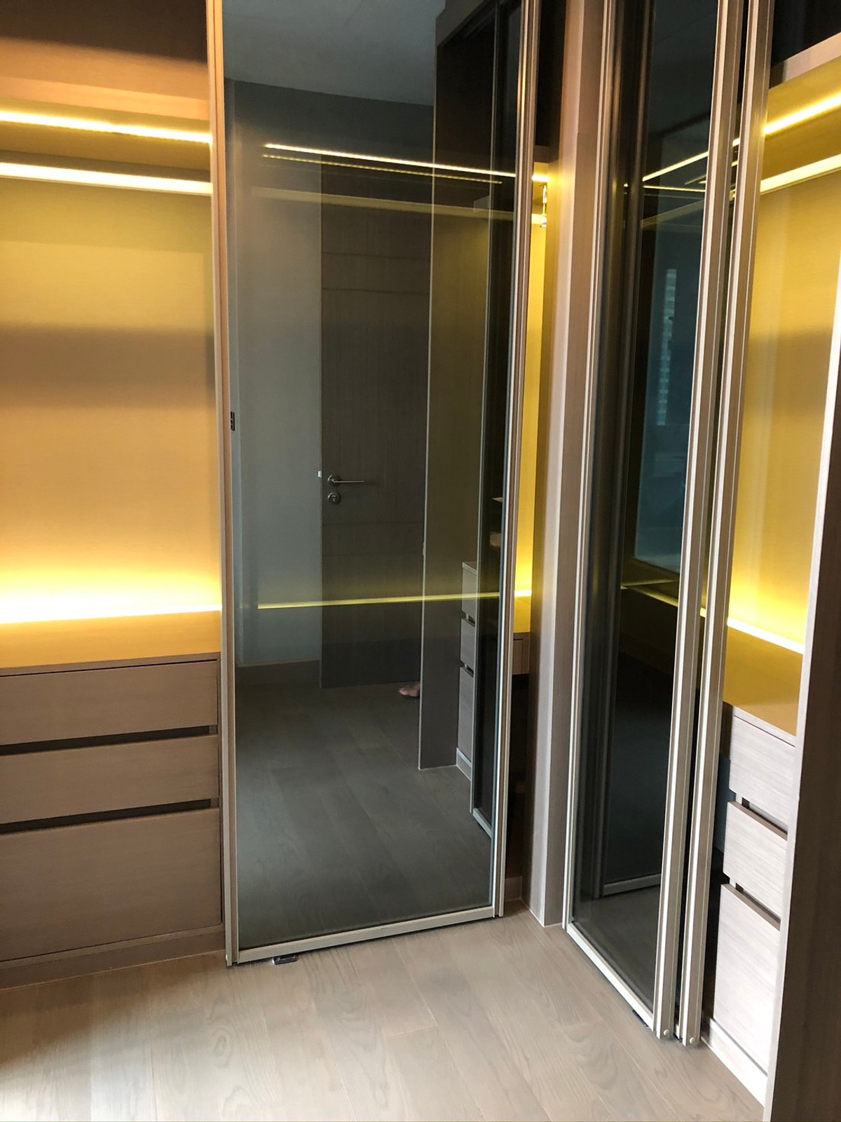 For SaleCondoRama9, Petchburi, RCA : for sale condo The Esse  at Singha Complex (S15-16006-1S)