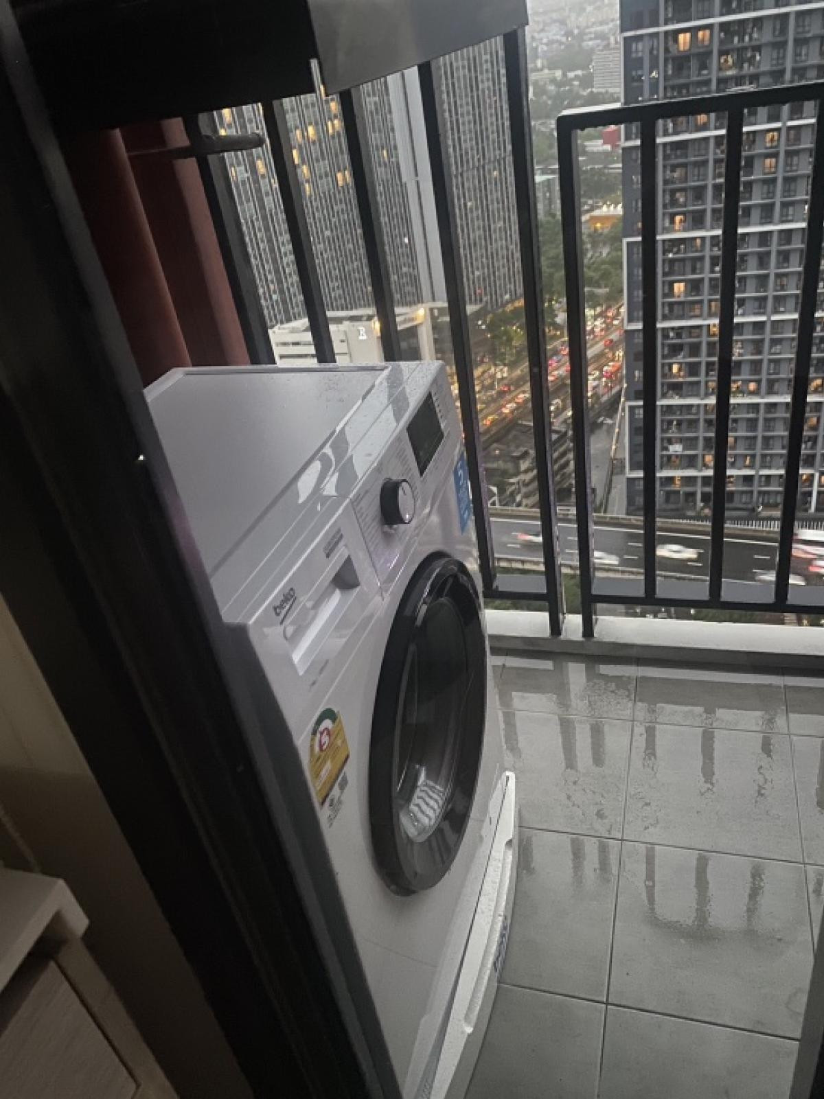 For SaleCondoRama9, Petchburi, RCA : The Base Graden by Sansiri, a project on the main road at Ramkhamhaeng intersection.