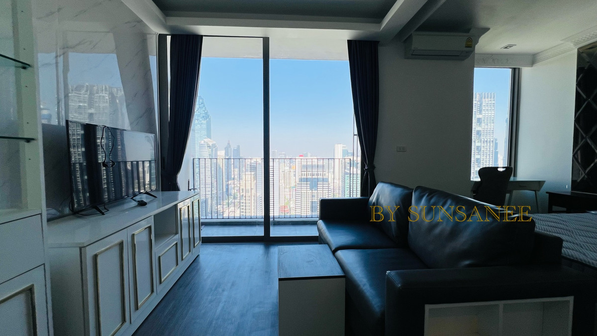 ให้เช่าคอนโดสาทร นราธิวาส : A condominium with a beautiful view, conveniently located within walking distance to BTS Chong Nonsi.