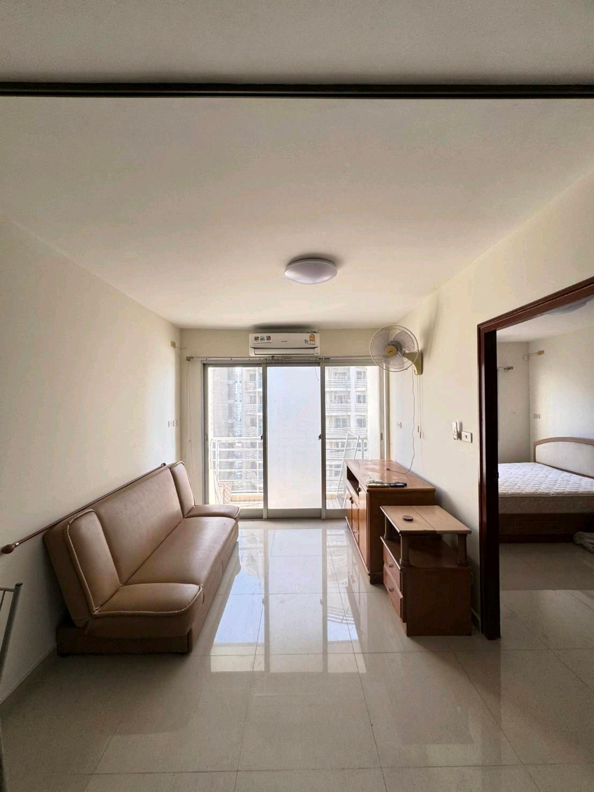 ให้เช่าคอนโดพระราม 3 สาธุประดิษฐ์ : ให้เช่า 1 นอน **วิวเห็นแม่น้ำ**
อากาศดี ถ่ายเทไม่อึดอัด
สัญญา 1 ปี (อย่างต่ำ)
เงินประกัน 2 เดือน
เงินล่วงหน้า 1 เดือน
