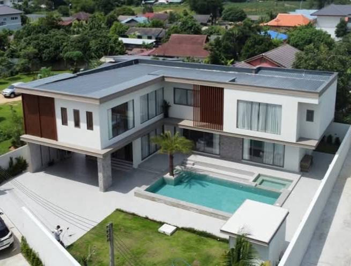 ขายบ้านพัทยา บางแสน ชลบุรี สัตหีบ : 📢👇บ้านเดี่ยวพูลวิลล่าหรู ใกล้ชายหาดจอมเทียน  พื้นที่กว้าง เหมาะสำหรับอยู่อาศัยแบบครอบครัว หรือปล่อยเช่าระยะสั้น–ยาว รายล้อมด้วยธรรมชาติ เดินทางง่ายจากถนนใหญ่ เชื่อมต่อทั้งโซนจอมเทียน–พัทยาใต้
เข้าอยู่ได้ทันที