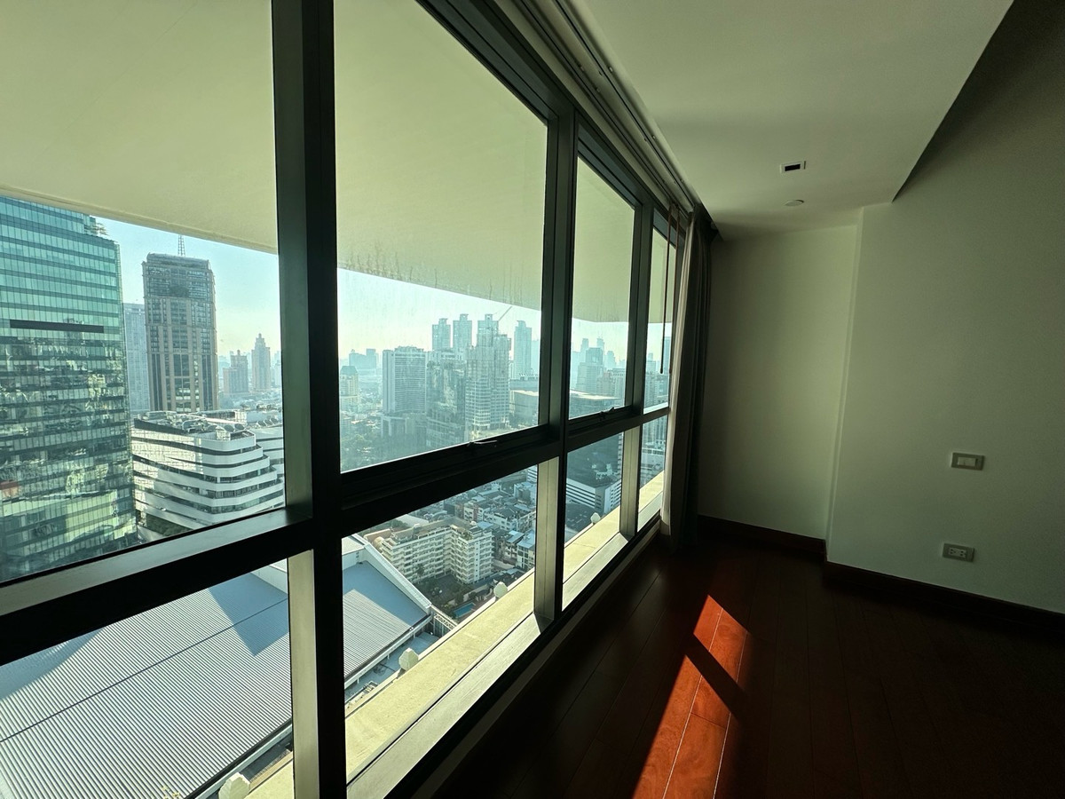 For SaleCondoSukhumvit, Asoke, Thonglor : Ultra Luxury Condo with Private Pool phrom phong area.