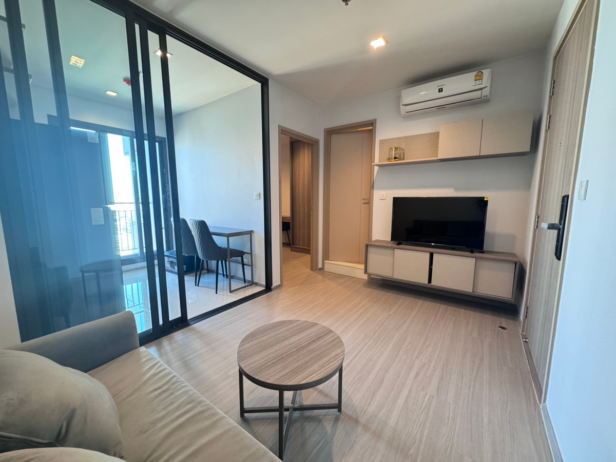 For RentCondoThaphra, Talat Phlu, Wutthakat : Life Sathorn Sierra, 1 separate bedroom and separate kitchen, available for rent, beautiful open view, please inquire and make an appointment to see the room.