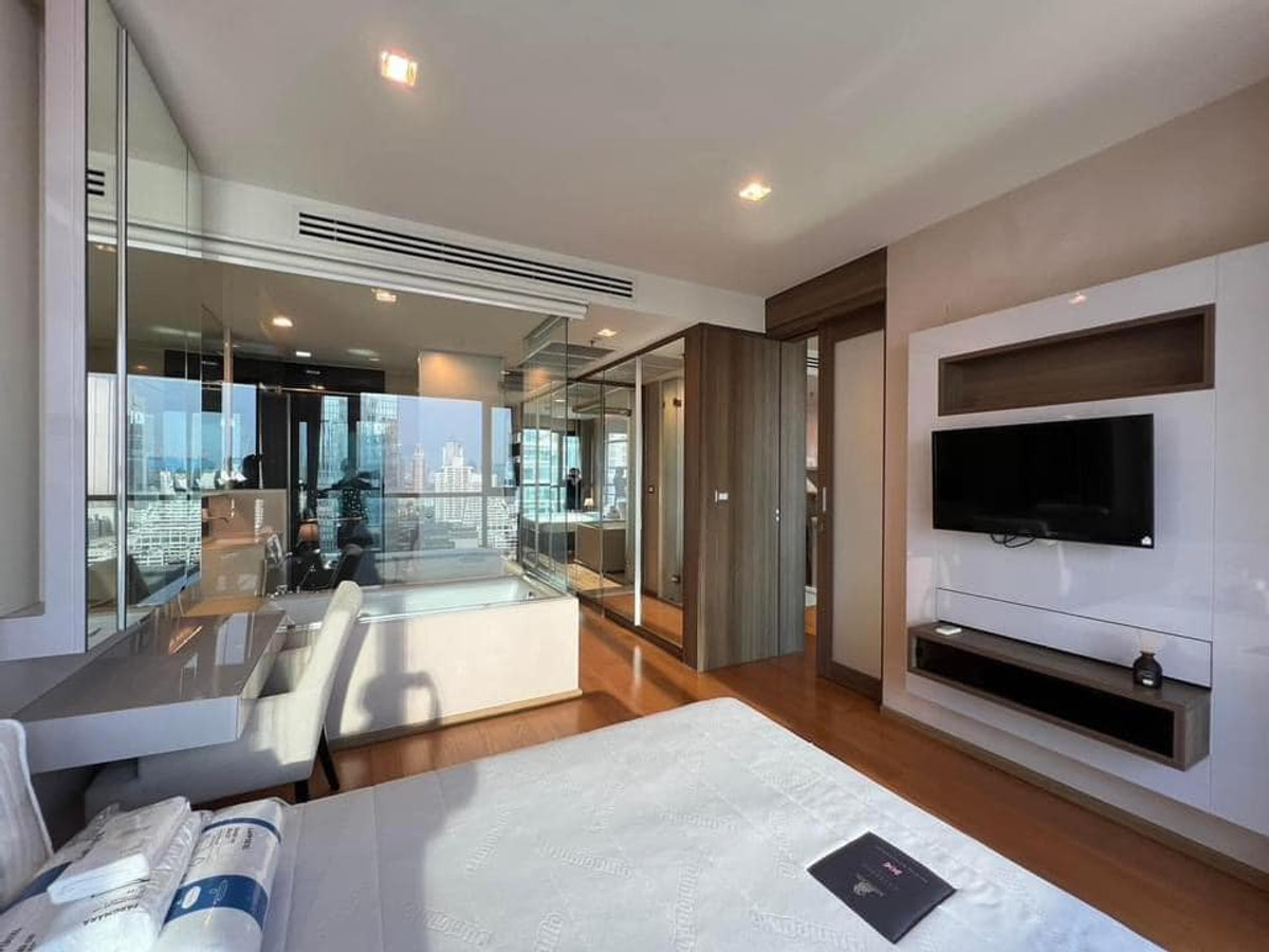 CondoSathorn, Narathiwat : High-Floor Luxury Sathorn Condo Near Bts - Best Deal