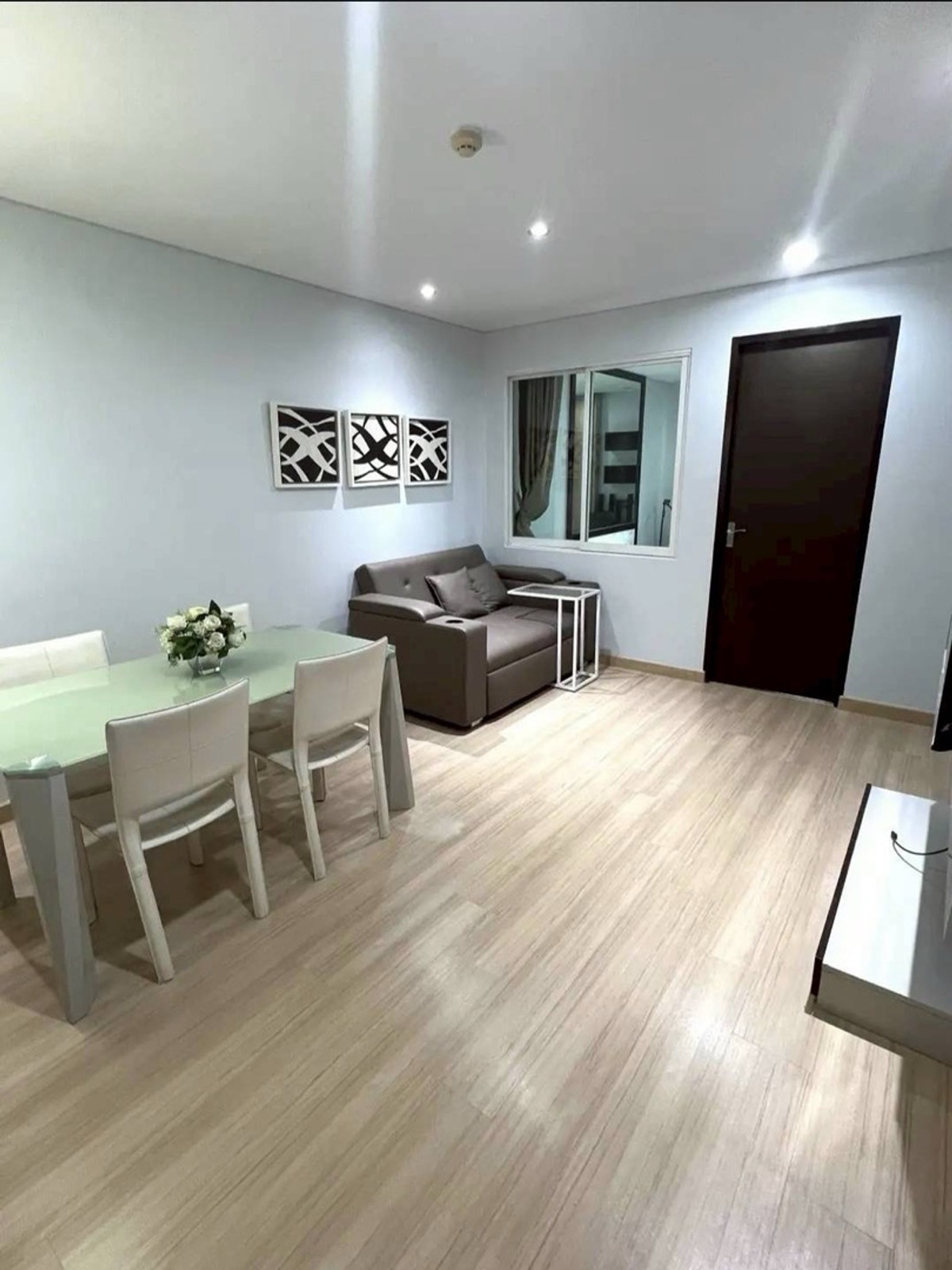 ให้เช่าคอนโดราชเทวี พญาไท : ❤️ปล่อยเช่าคอนโด The Address Pathumwan สนใจ line @900cqqhk tel 0859114585 ❤️
ใกล้ BTS ราชเทวี 200  เมตร & BTS สยาม / Siam Paragon / Central World
ชั้น 5 | 50 ตร.ม. | ตึก B 
ขนาด 1 ห้องนอน 1 ห้องน้ำ ห้องครัวแยก