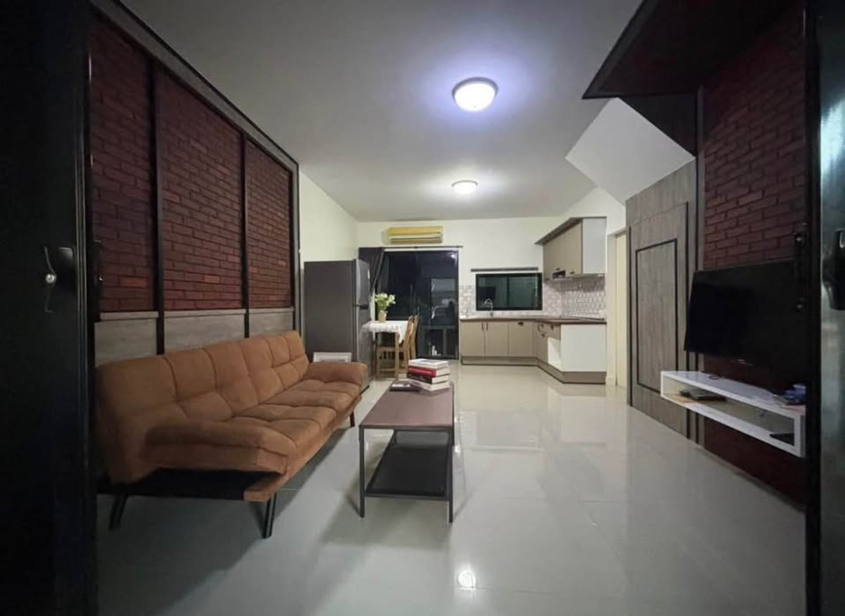 For SaleTownhomeLadkrabang, Suwannaphum Airport : P-2868 Urgent sale! Townhome Baan Klang Muang Rama 9 On Nut with built-in furniture, good location near Suvarnabhumi Airport.
