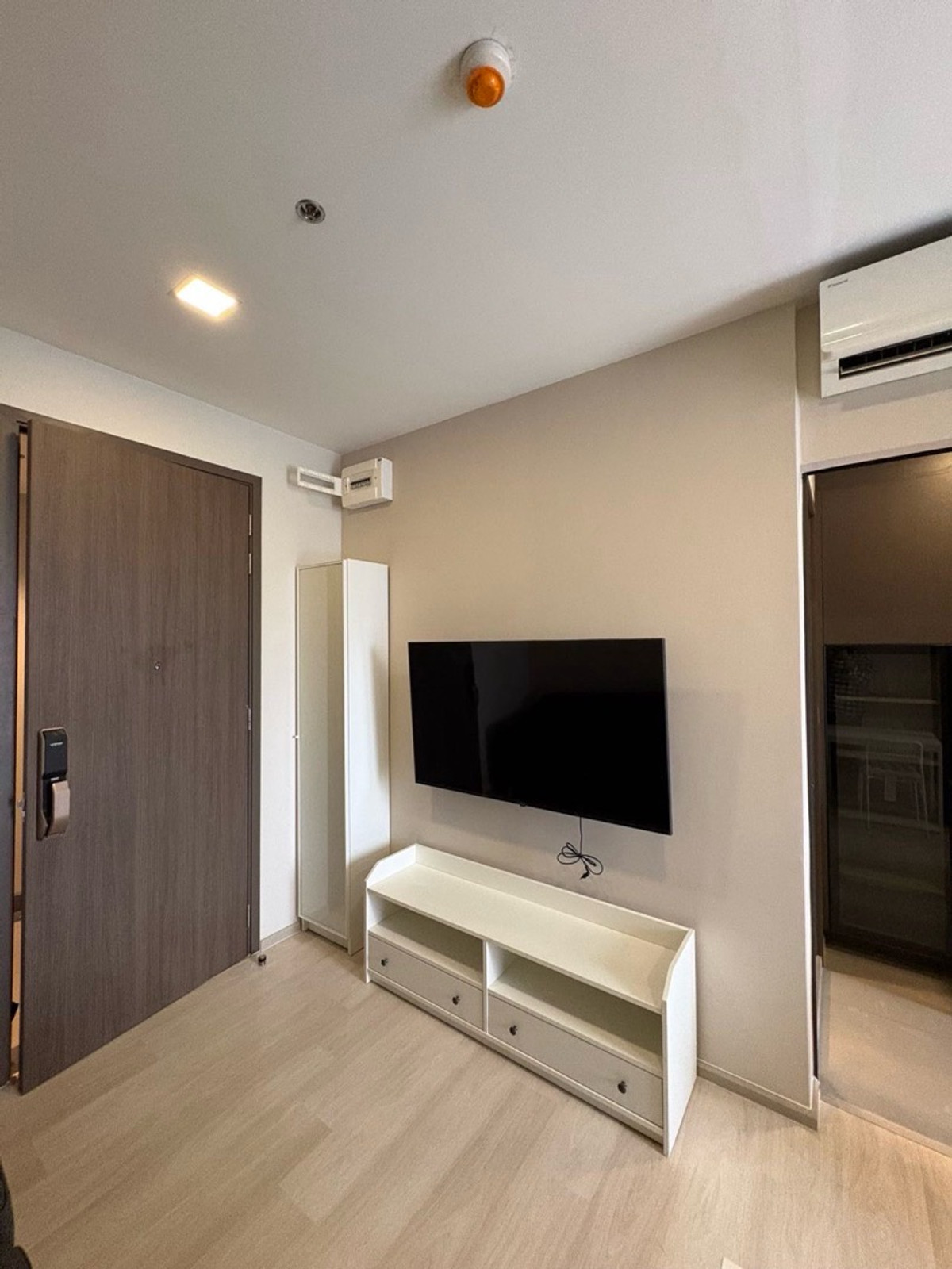 For RentCondoSapankwai,Jatujak : PFD-07495	Condo for Rent:  The Privacy Jatujak Schedule a viewing ■ Line: @propertyfinder		
