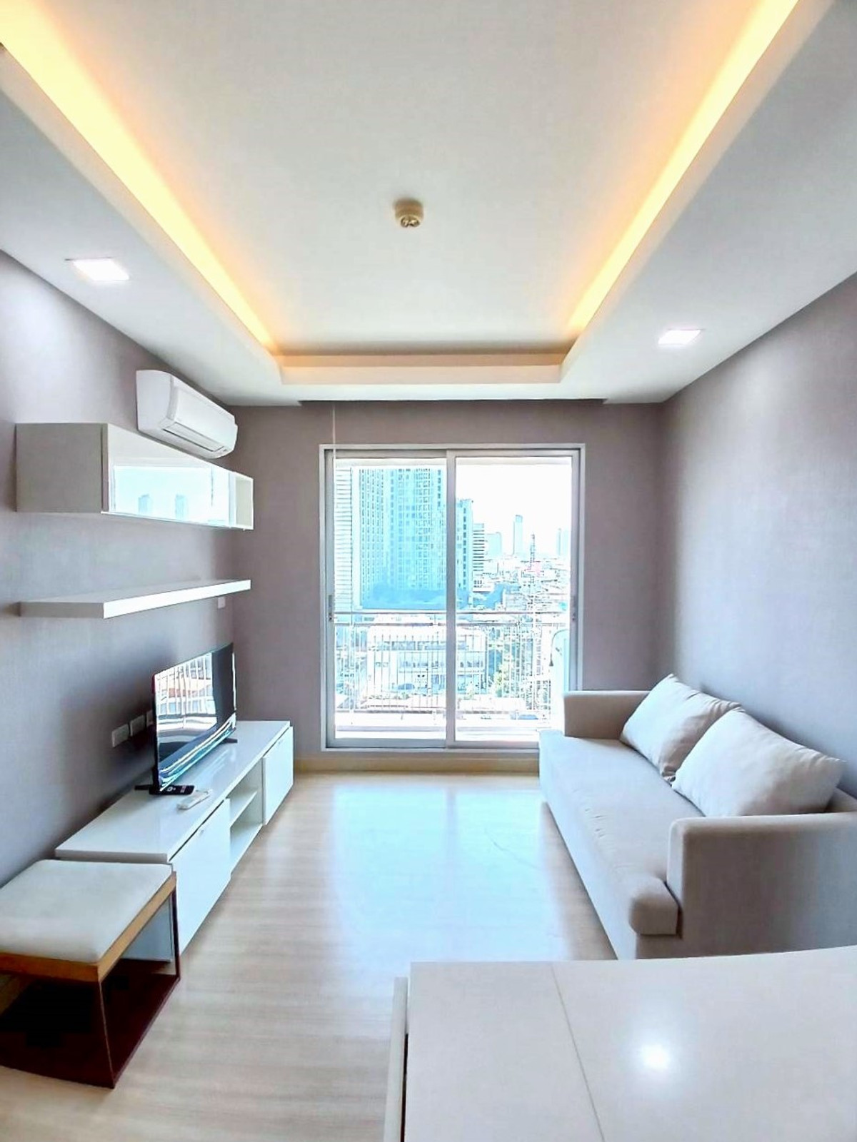 ให้เช่าคอนโดพระราม 9 เพชรบุรีตัดใหม่ RCA : ทรู ทองหล่อคอนโด 1ห้องนอน 1ห้องน้ำ 38ตรม. ชั้น 12 แต่งสวยครบ พร้อมอยู่ ราคา 18,000 บาท