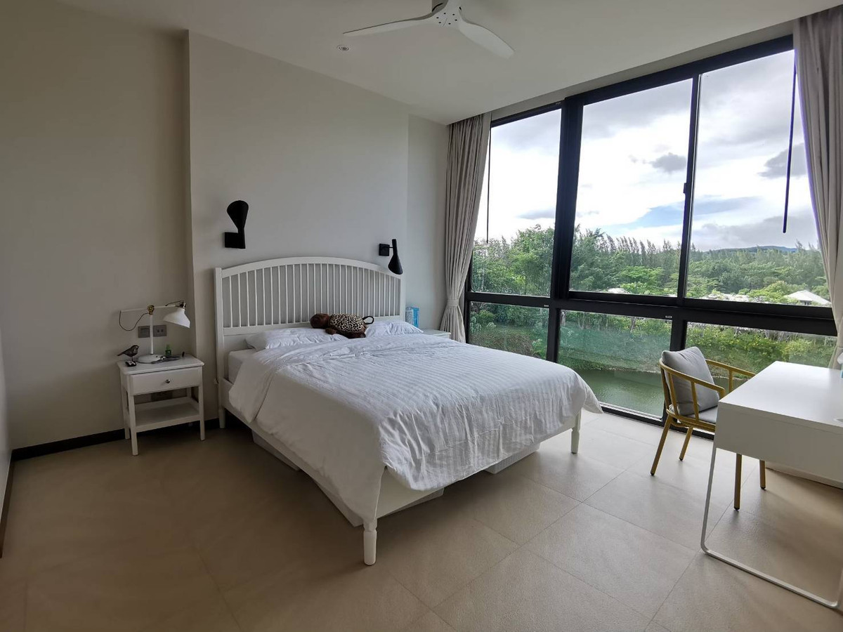 ขายคอนโดปากช่อง เขาใหญ่ : คอนโด swanlake khao yai , duplex unit 136 sqm.  ตำแหน่งวิวสวยที่สุด ท่ามกลางทะเลสาบ และขุนเขา  2 นอน 2 น้ำ  double volume ceiling.  