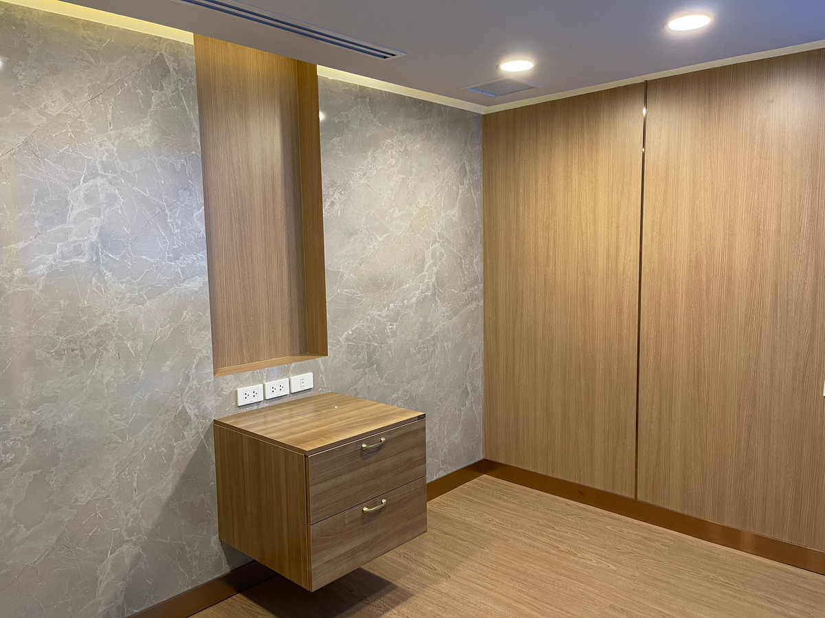 ขายสำนักงานสุขุมวิท อโศก ทองหล่อ : ขายคลินิกทำเลทอง ติด BTS เอกมัย พร้อมโฉนด