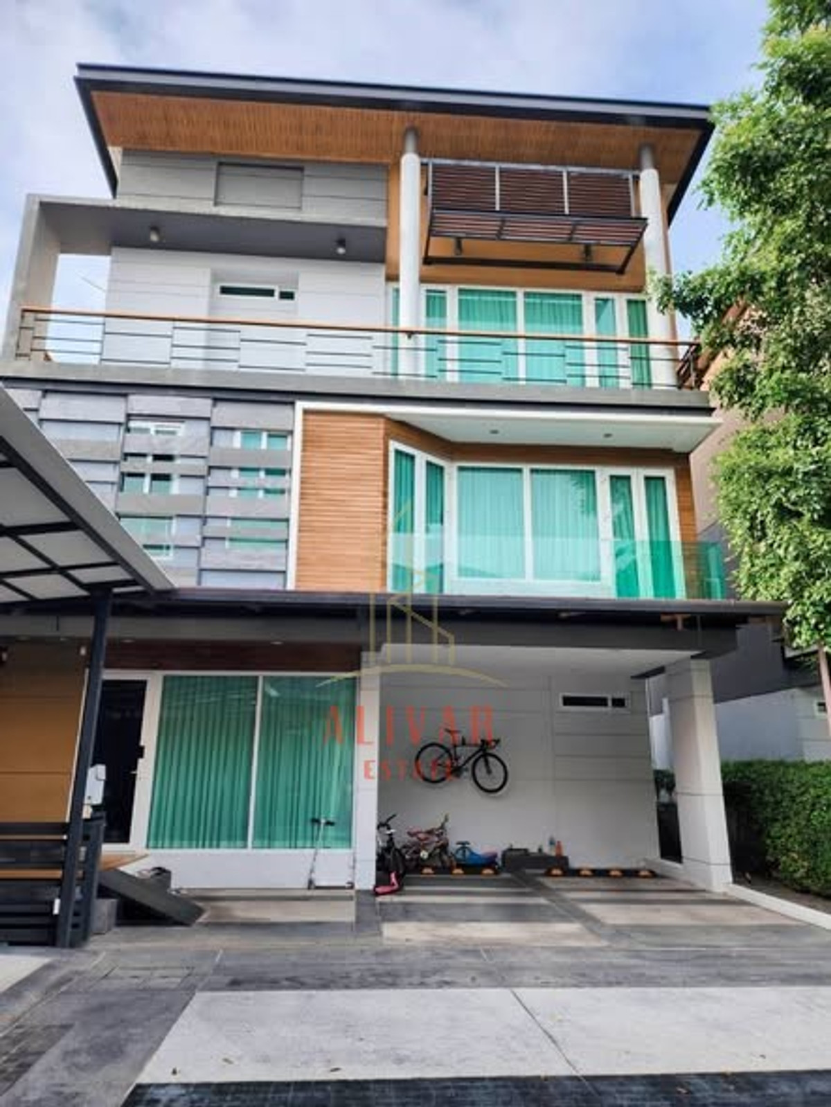 HouseLadprao, Central Ladprao : RH120025 for sale/rent, 3-story detached house, 5 bedrooms at The Gallery House Pattern, Soi Lat Phrao 1