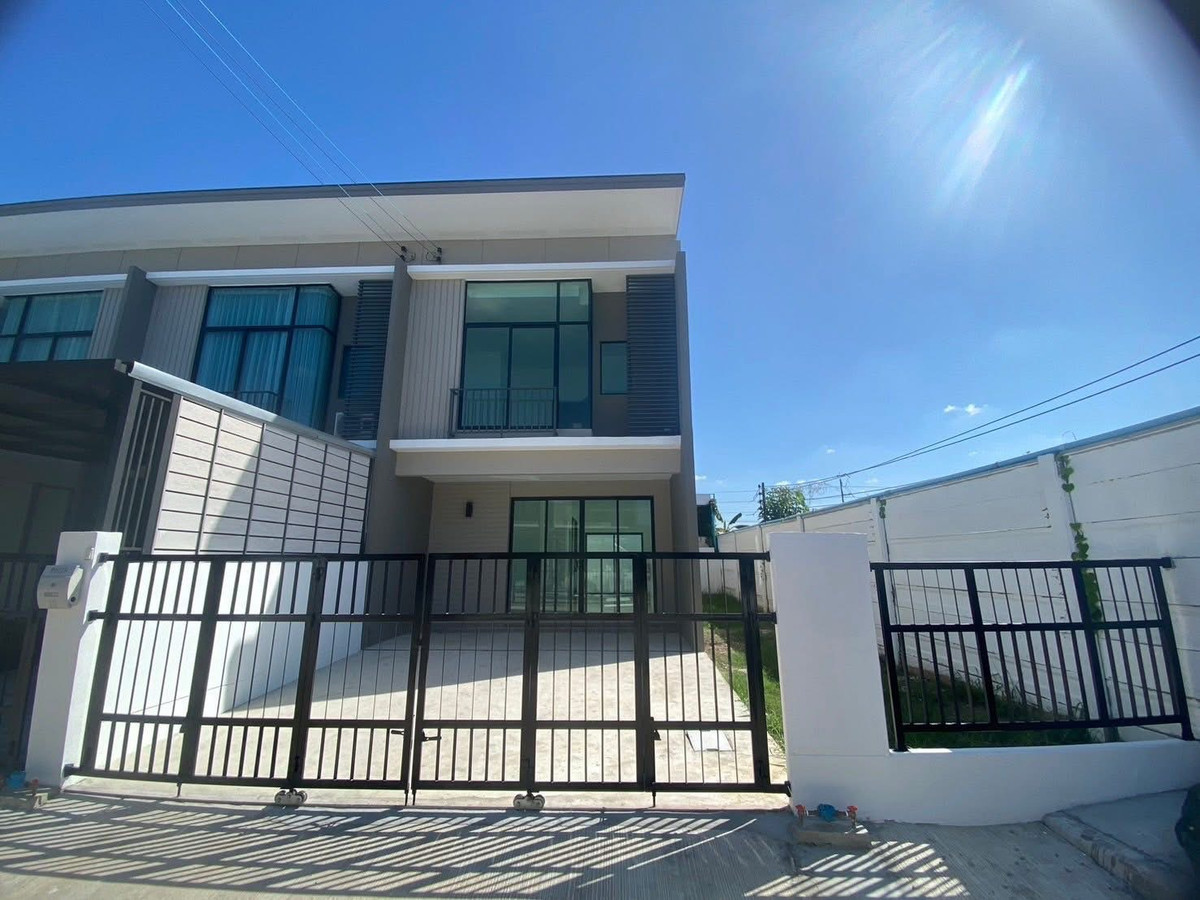For RentTownhomeLadkrabang, Suwannaphum Airport : Corner townhome for rent Patio Village, Lat Krabang, next to the motorway Near Suvarnabhumi Airport