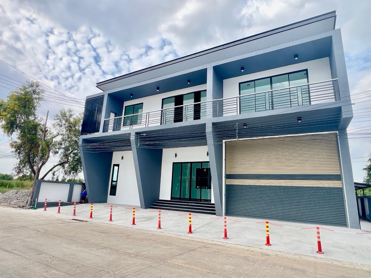 ขายโกดังปทุมธานี รังสิต ธรรมศาสตร์ : ขายโฮมออฟฟิศ + โกดัง Mini Factory สร้างใหม่ พร้อมเข้าใช้งาน!
ทำเลดีมาก คลอง 4 ลำลูกกา ใกล้ถนนหลัก เดินทางสะดวก