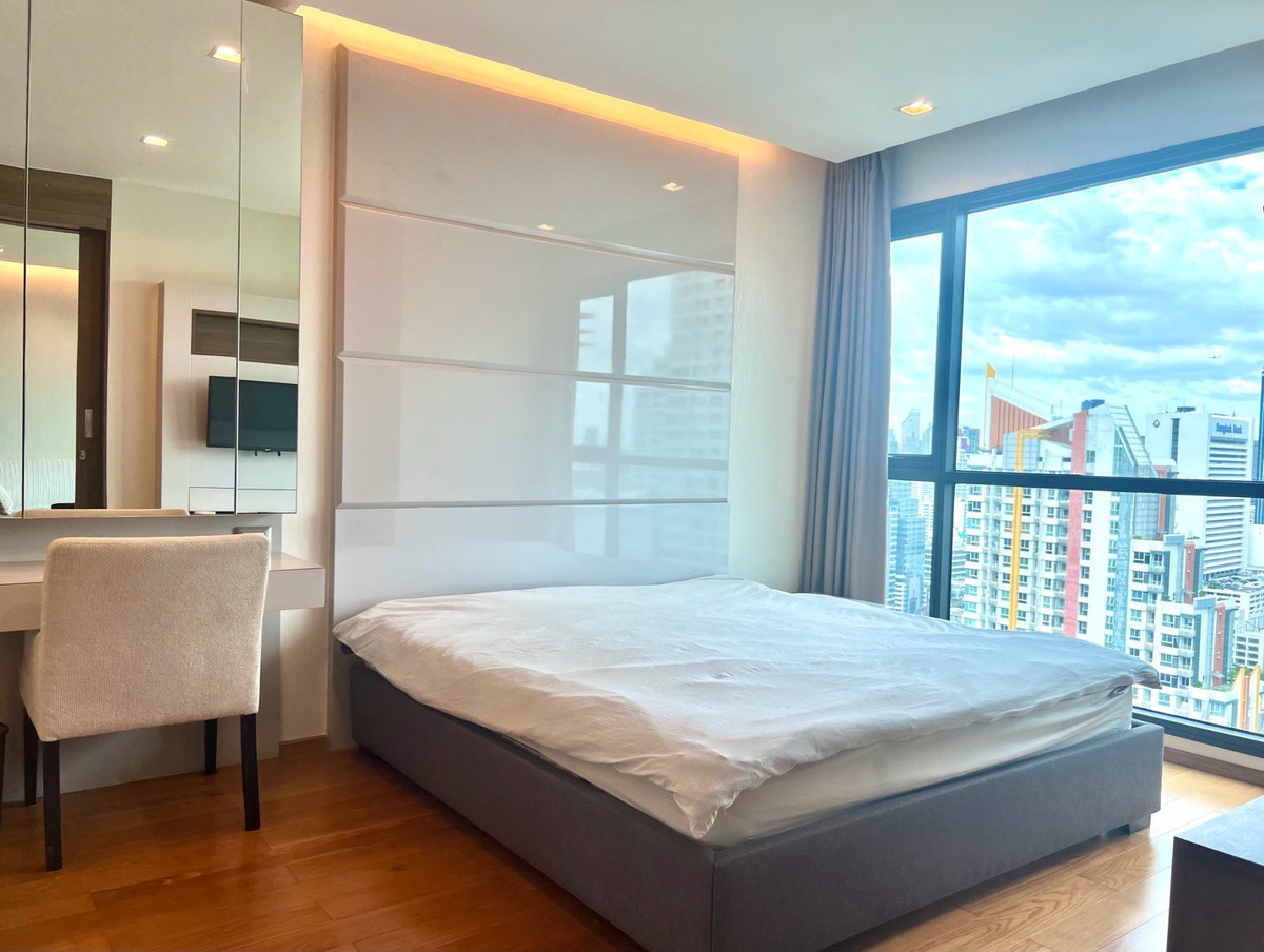 For RentCondoSathorn, Narathiwat : For rent The Address Sathorn, beautiful room, good price, decorated, ready to move in, near BTS Chong Nonsi.