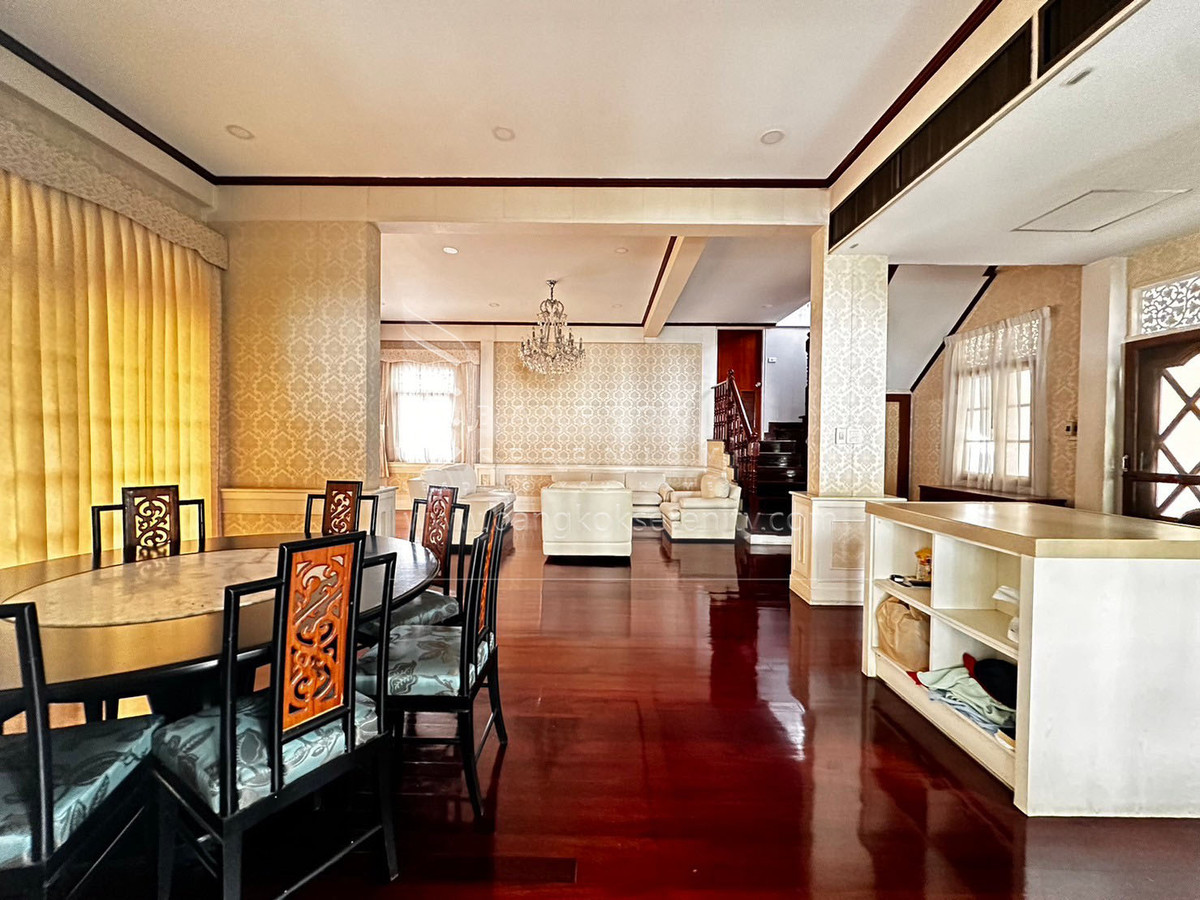 ให้เช่าบ้านพระราม 9 เพชรบุรีตัดใหม่ RCA : Single House for Rent with Private Pool – Rama 9 / Soonvijai