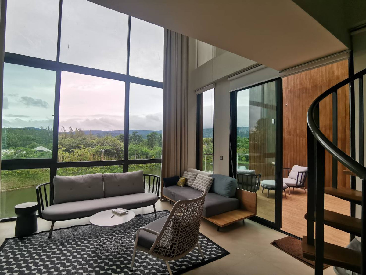 ขายคอนโดปากช่อง เขาใหญ่ : คอนโด swanlake khao yai , duplex unit 136 sqm.  ตำแหน่งวิวสวยที่สุด ท่ามกลางทะเลสาบ และขุนเขา  2 นอน 2 น้ำ  double volume ceiling.  