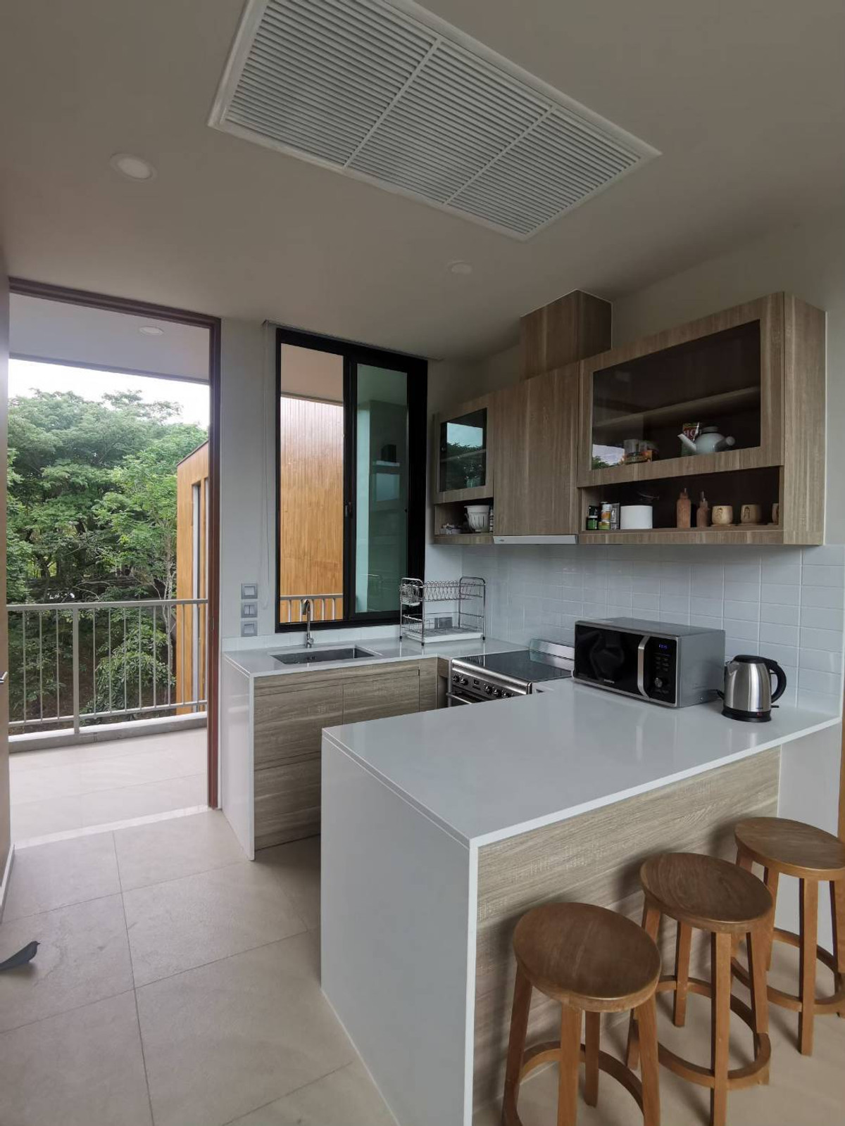 ขายคอนโดปากช่อง เขาใหญ่ : คอนโด swanlake khao yai , duplex unit 136 sqm.  ตำแหน่งวิวสวยที่สุด ท่ามกลางทะเลสาบ และขุนเขา  2 นอน 2 น้ำ  double volume ceiling.  