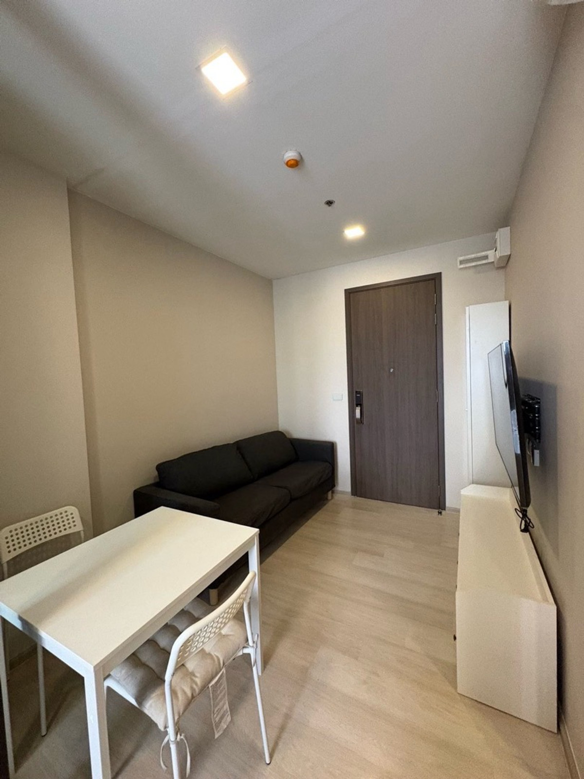 For RentCondoSapankwai,Jatujak : PFD-07495	Condo for Rent:  The Privacy Jatujak Schedule a viewing ■ Line: @propertyfinder		