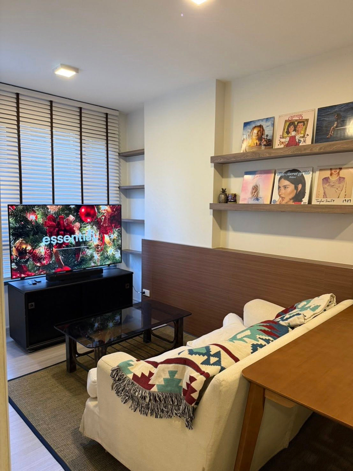 For SaleCondoSukhumvit, Asoke, Thonglor : Condo for sale, 3rd floor, Building A, with furniture, beautifully decorated, Phrom Phong-Asoke area. Near Samitivej Sukhumvit Hospital, only 1.6 km.