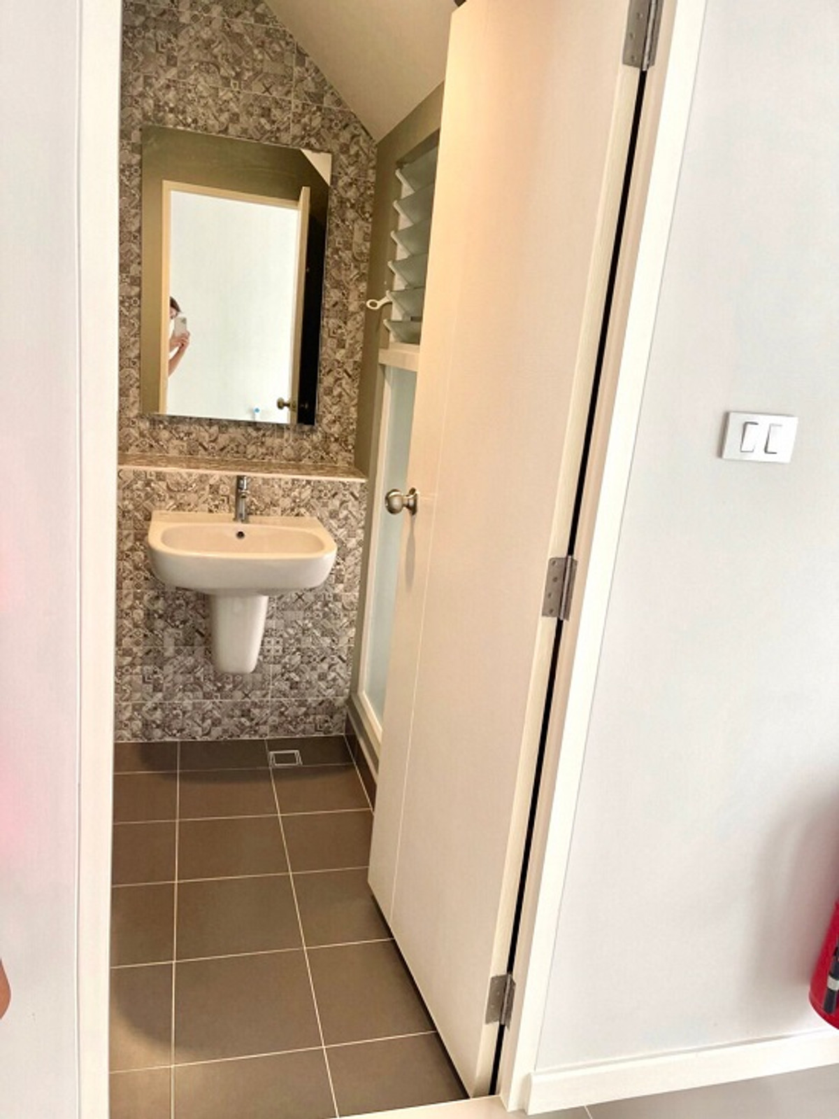 ให้เช่าทาวน์โฮมปทุมธานี รังสิต ธรรมศาสตร์ : ให้เช่า  ทาวน์เฮ้าส์ 2 ชั้น  แอร์ 1 เครื่อง 